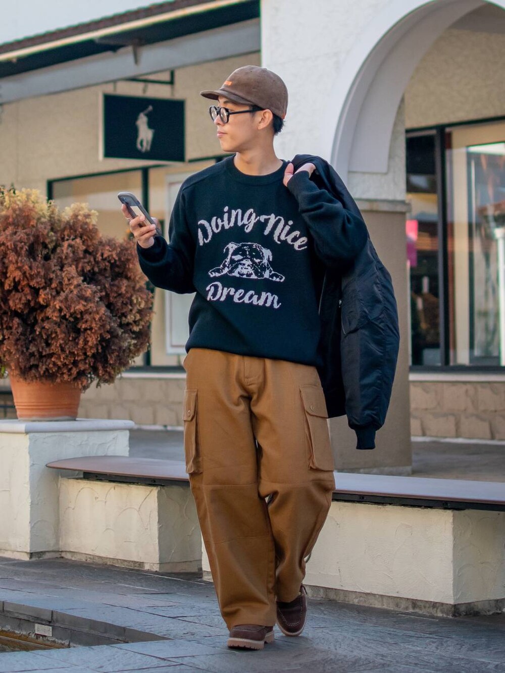 「低身長、低身長コーデ、niko and...、ニコアンド、WEARyouthコーデ、ファッションを楽しもう、キャップ、MA-1、ブルゾン、ニット、ワイドパンツ、カーゴパンツ、ビッグシルエット、デッキシューズ、ブラウン」｜「niko and...のフェイクレザーデッキシューズ（その他シューズ、ブラウン系）」を使った、ぜっきーさん（メンズ・165cm）の秋コーディネートの5枚目の写真