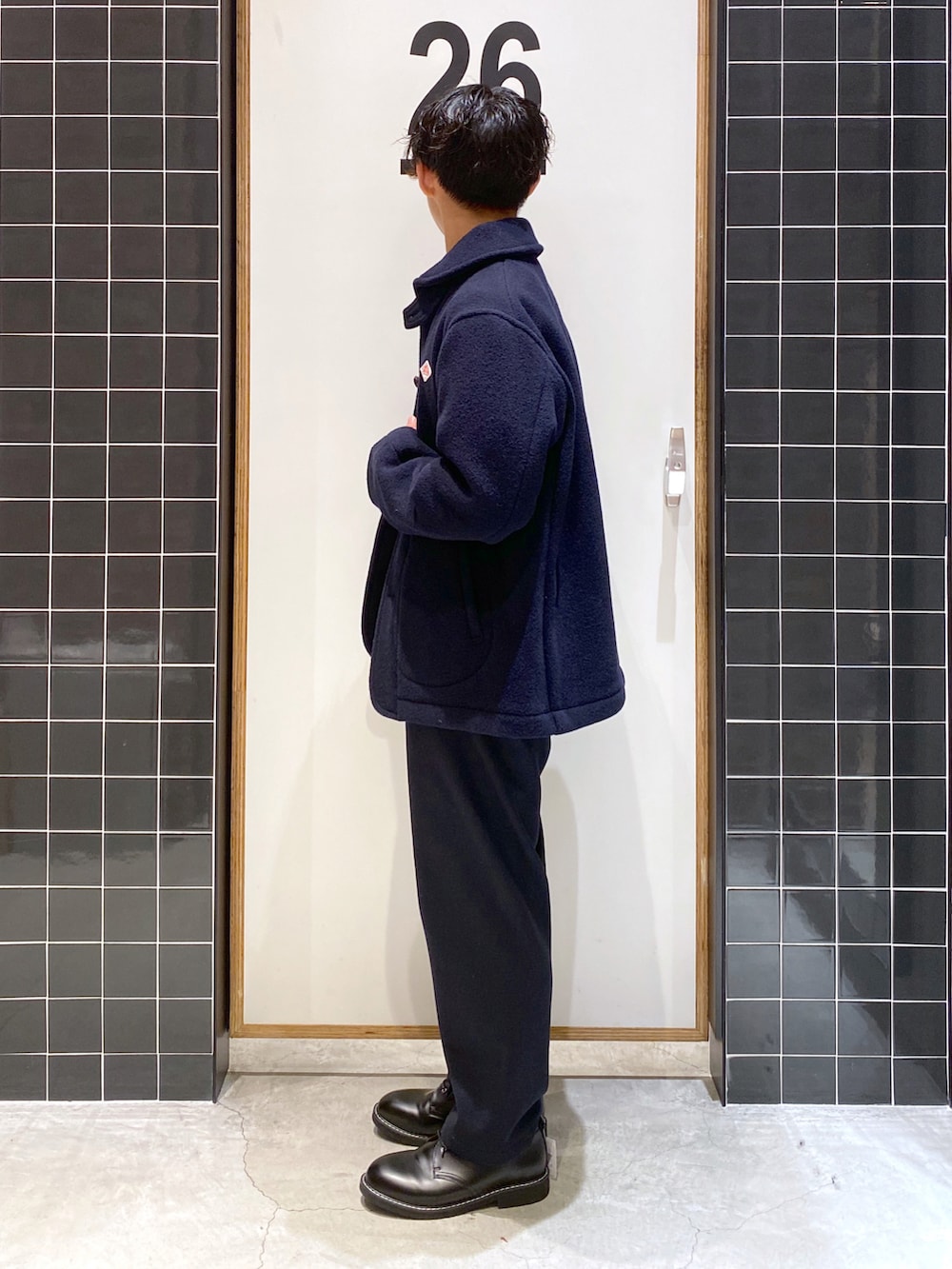 「テーパードパンツ、ジャケット、Danton、冬コーデ、ロンT、オレンジ、ワイドパンツ、革靴、きれいめカジュアル、ニコアンド、ネイビーコーデ、セットアップ風、低身長コーデ、niko and ...、オトナカジュアル」|「DANTONの【DANTON(ダントン)】ウールパイル 丸襟ジャケット(その他アウター、ブルー系)」を使った、ぜっきーさん(メンズ・165cm)の秋コーディネートの3枚目の写真