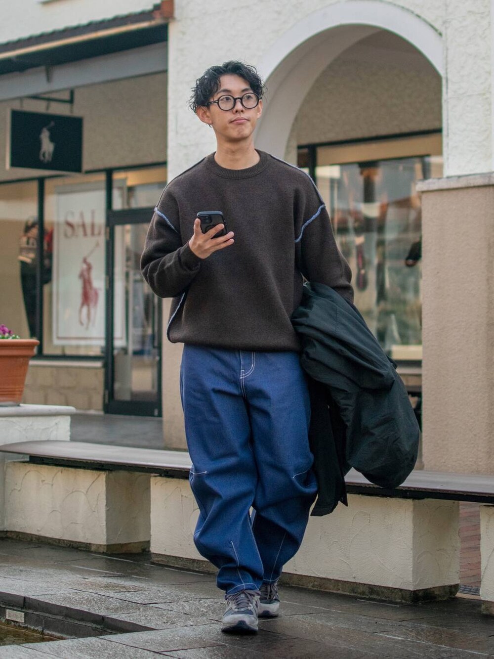 「体型カバー、ゆったり、niko and ...、アウター、低身長、マウンテンパーカー、ニット、ワイドパンツ、デニムパンツ」｜「niko and...のカーブデザインデニムパンツ（デニムパンツ、ブルー系）」を使った、ぜっきーさん（メンズ・165cm）の冬コーディネートの5枚目の写真