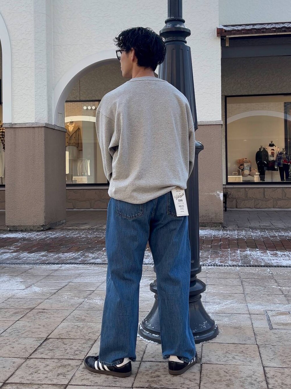 「低身長、体型カバー、ゆったり、niko and ...、スウェット、ワイドパンツ、NKJコーデ_niko and ...」｜「niko and...の【niko and ...JEANS 2025SS】ワイド5ポケットデニムパンツ（デニムパンツ、ブルー系）」を使った、ぜっきーさん（メンズ・165cm）の冬コーディネートの3枚目の写真