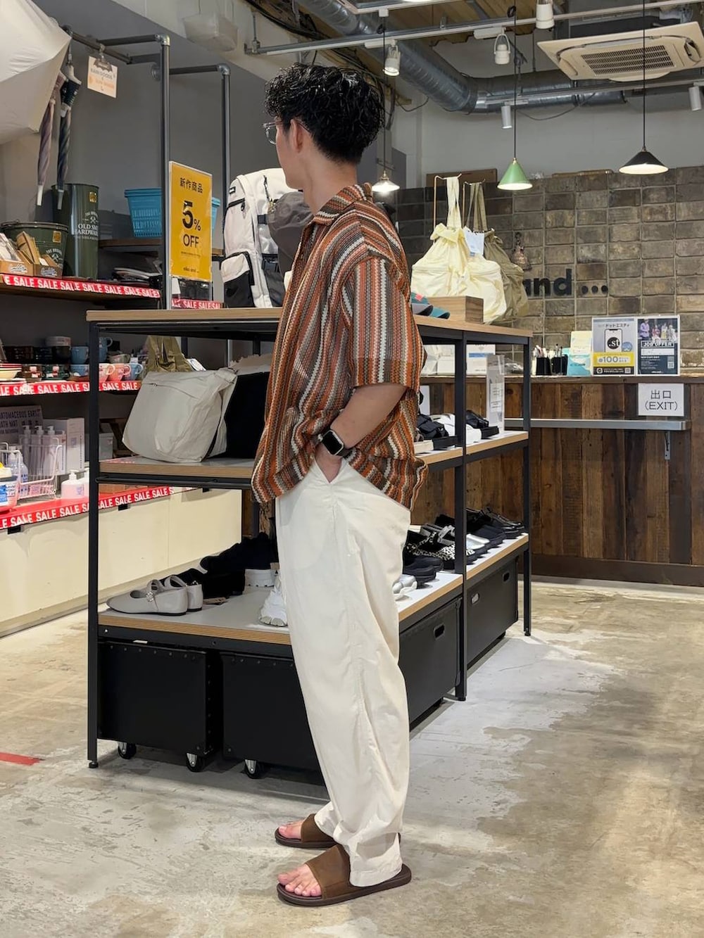 「低身長、体型カバー、ゆったり、niko and ...、シャツ、Tシャツ、ワイドパンツ、サングラス」｜「niko and...のウェリントンカラーサングラス（サングラス、グレー系）」を使った、ぜっきーさん（メンズ・165cm）の夏コーディネートの2枚目の写真
