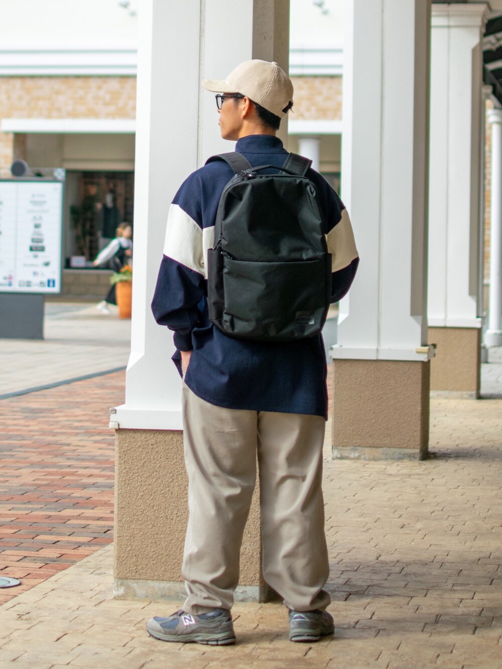 「秋服まるっと大公開、ハーフジップ、スウェット、テーパードパンツ、ワイドパンツ、スニーカー、リュック、キャップ、コーデュロイ、スポーツミックス、メガネ男子、niko and ...、ニコアンド、低身長、低身長コーデ」｜「niko and...の度詰め天竺ハーフZIP（スウェット、ブルー系）」を使った、ぜっきーさん（メンズ・165cm）の秋コーディネートの5枚目の写真
