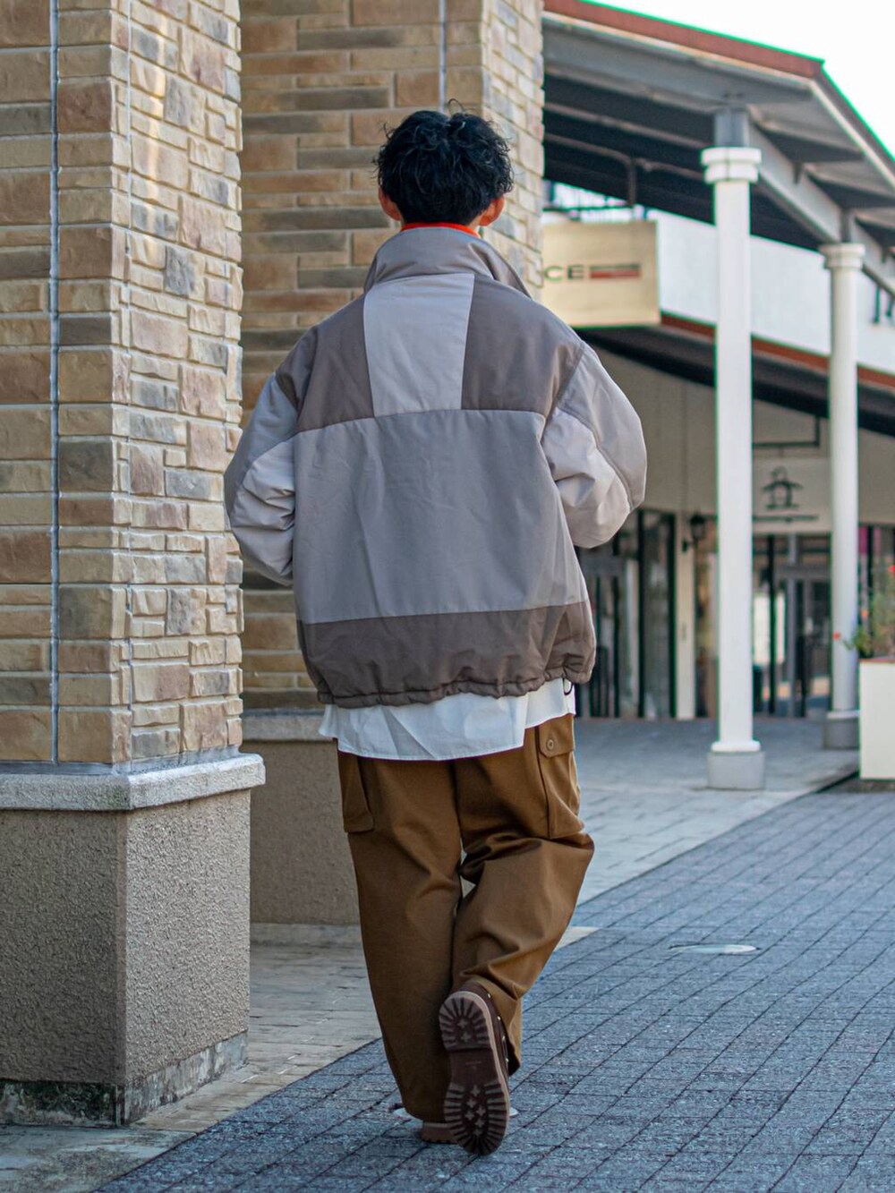 「低身長、低身長コーデ、niko and...、ニコアンド、ファッションを楽しもう、WEARyouthコーデ、冬アウター、冬コーデ、ブルゾン、シャツ、ワイドパンツ、カーゴパンツ、ストール、メガネ、デッキシューズ」|「niko and...のオリジナルクラウンパントだて眼鏡&サングラス(メガネ、ブラック系)」を使った、ぜっきーさん(メンズ・165cm)の秋コーディネートの5枚目の写真