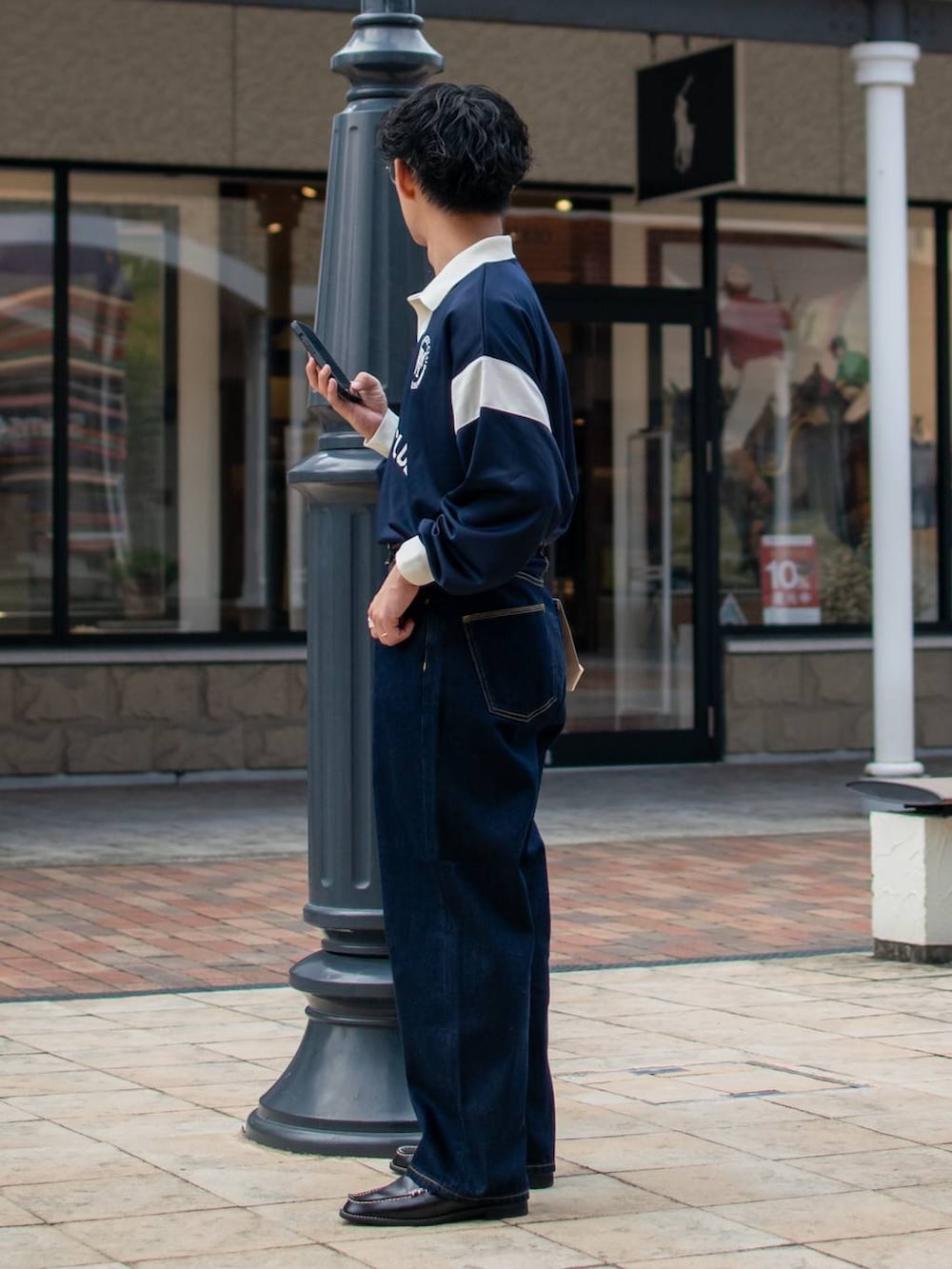 「低身長、体型カバー、ゆったり、niko and ...、ポロシャツ、ワイドパンツ、デニムパンツ、NKJコーデ_niko and ...」｜「niko and...の細リムカラーサングラス（サングラス、その他）」を使った、ぜっきーさん（メンズ・165cm）の夏コーディネートの3枚目の写真