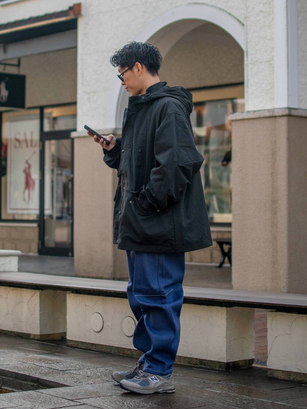 「体型カバー、ゆったり、niko and ...、アウター、低身長、マウンテンパーカー、ニット、ワイドパンツ、デニムパンツ」｜「niko and...のカーブデザインデニムパンツ（デニムパンツ、ブルー系）」を使った、ぜっきーさん（メンズ・165cm）の冬コーディネートの3枚目の写真