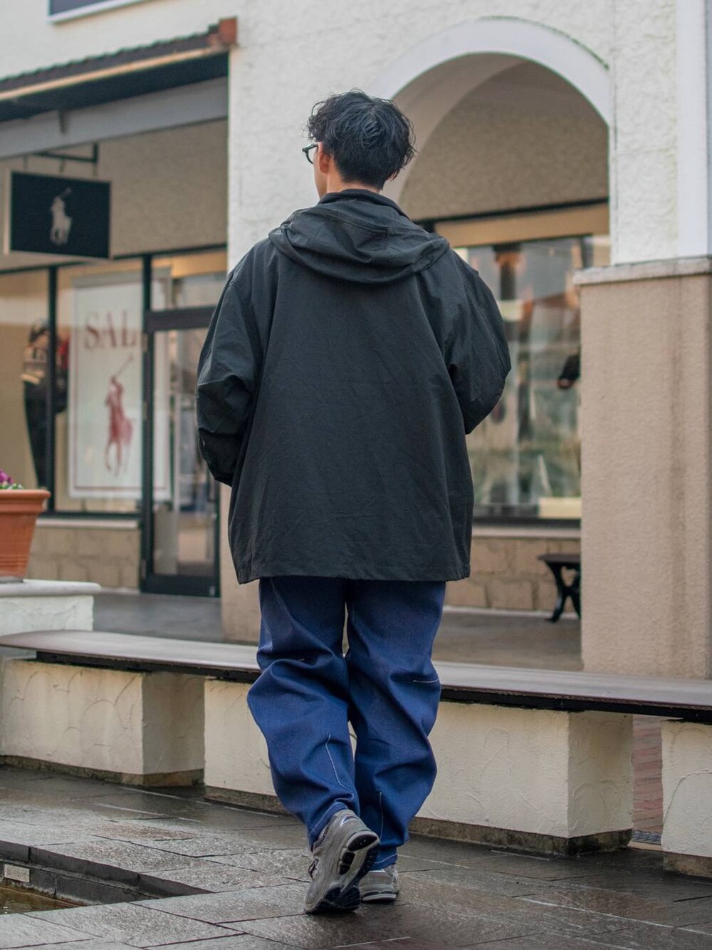 「体型カバー、ゆったり、niko and ...、アウター、低身長、マウンテンパーカー、ニット、ワイドパンツ、デニムパンツ」｜「niko and...のカーブデザインデニムパンツ（デニムパンツ、ブルー系）」を使った、ぜっきーさん（メンズ・165cm）の冬コーディネートの4枚目の写真