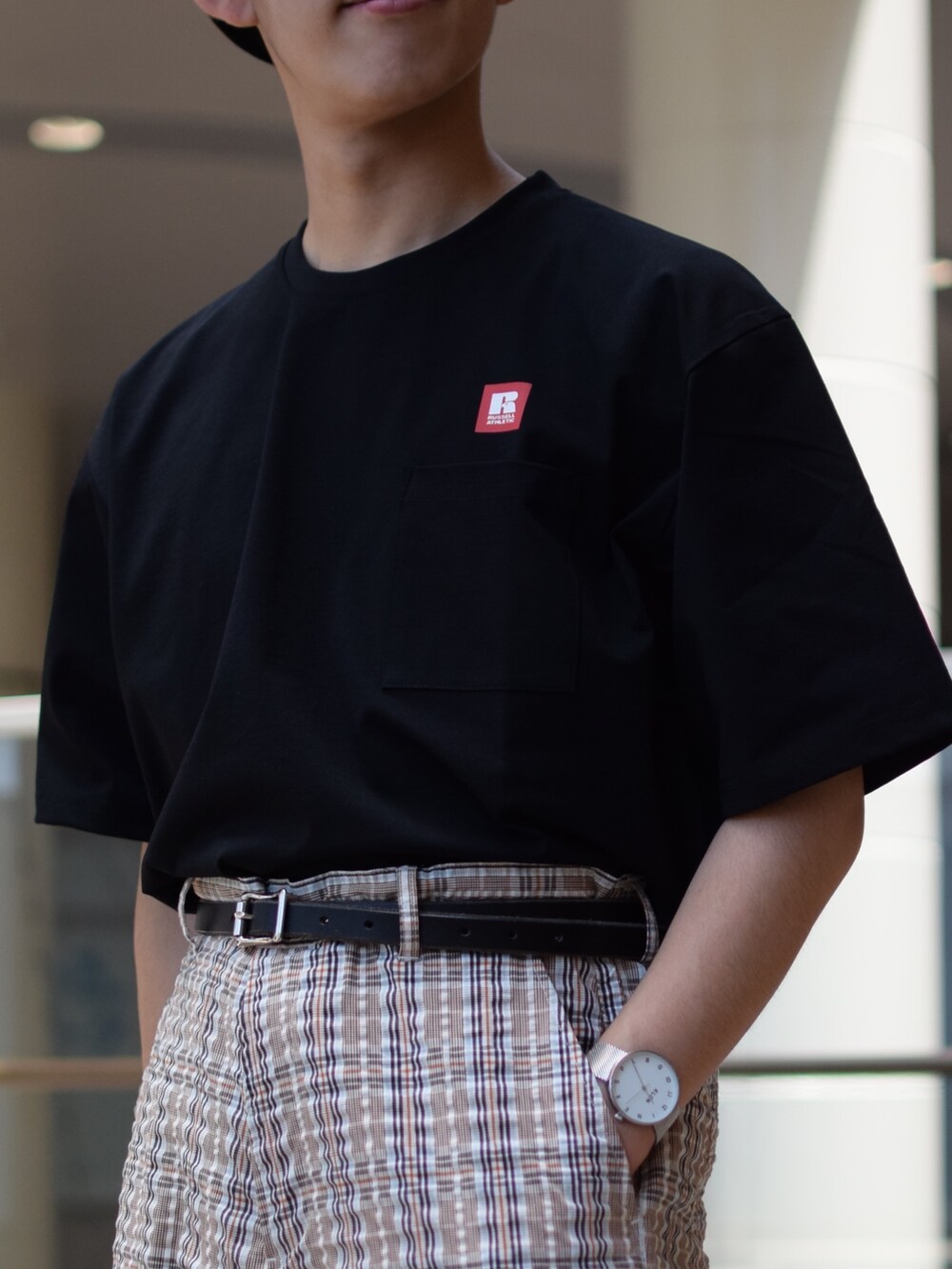 「niko and ...、ニコアンド、ロゴT、黒Tシャツ、RUSSELL ATHLETIC、チェック、チェックパンツ、テーパードパンツ、革靴、ローファー、ベレー帽、KANGOL、タックイン、きれいめカジュアル、低身長コーデ」｜「HARUTAの【HARUTA】ハルタ メンズローファー 6550（ローファー、ブラウン系）」を使った、ぜっきーさん（メンズ・165cm）の夏コーディネートの4枚目の写真