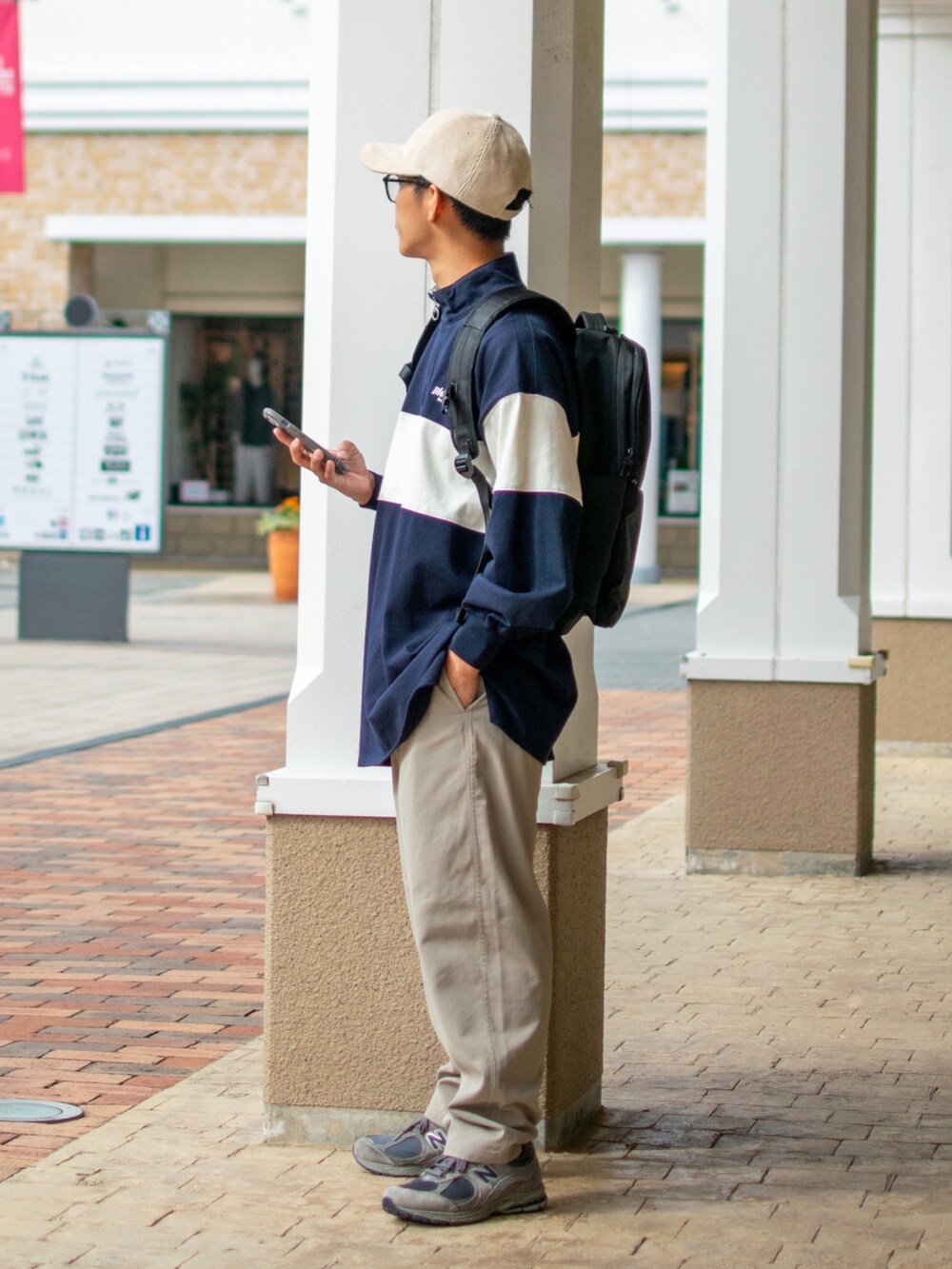 「秋服まるっと大公開、ハーフジップ、スウェット、テーパードパンツ、ワイドパンツ、スニーカー、リュック、キャップ、コーデュロイ、スポーツミックス、メガネ男子、niko and ...、ニコアンド、低身長、低身長コーデ」｜「niko and...の度詰め天竺ハーフZIP（スウェット、ブルー系）」を使った、ぜっきーさん（メンズ・165cm）の秋コーディネートの4枚目の写真