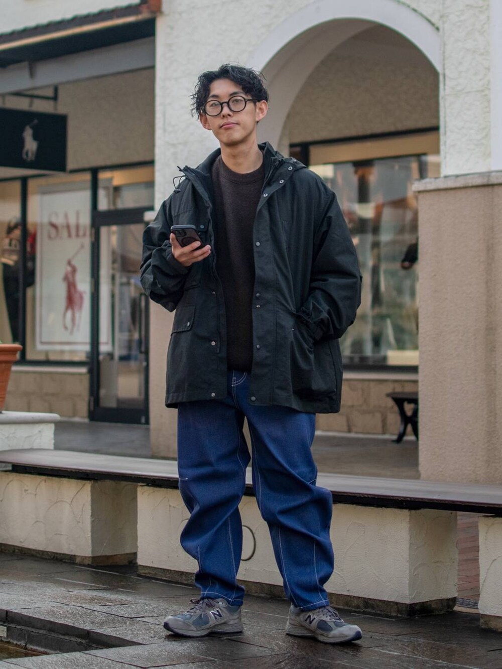 「体型カバー、ゆったり、niko and ...、アウター、低身長、マウンテンパーカー、ニット、ワイドパンツ、デニムパンツ」｜「niko and...のカーブデザインデニムパンツ（デニムパンツ、ブルー系）」を使った、ぜっきーさん（メンズ・165cm）の冬コーディネートの2枚目の写真