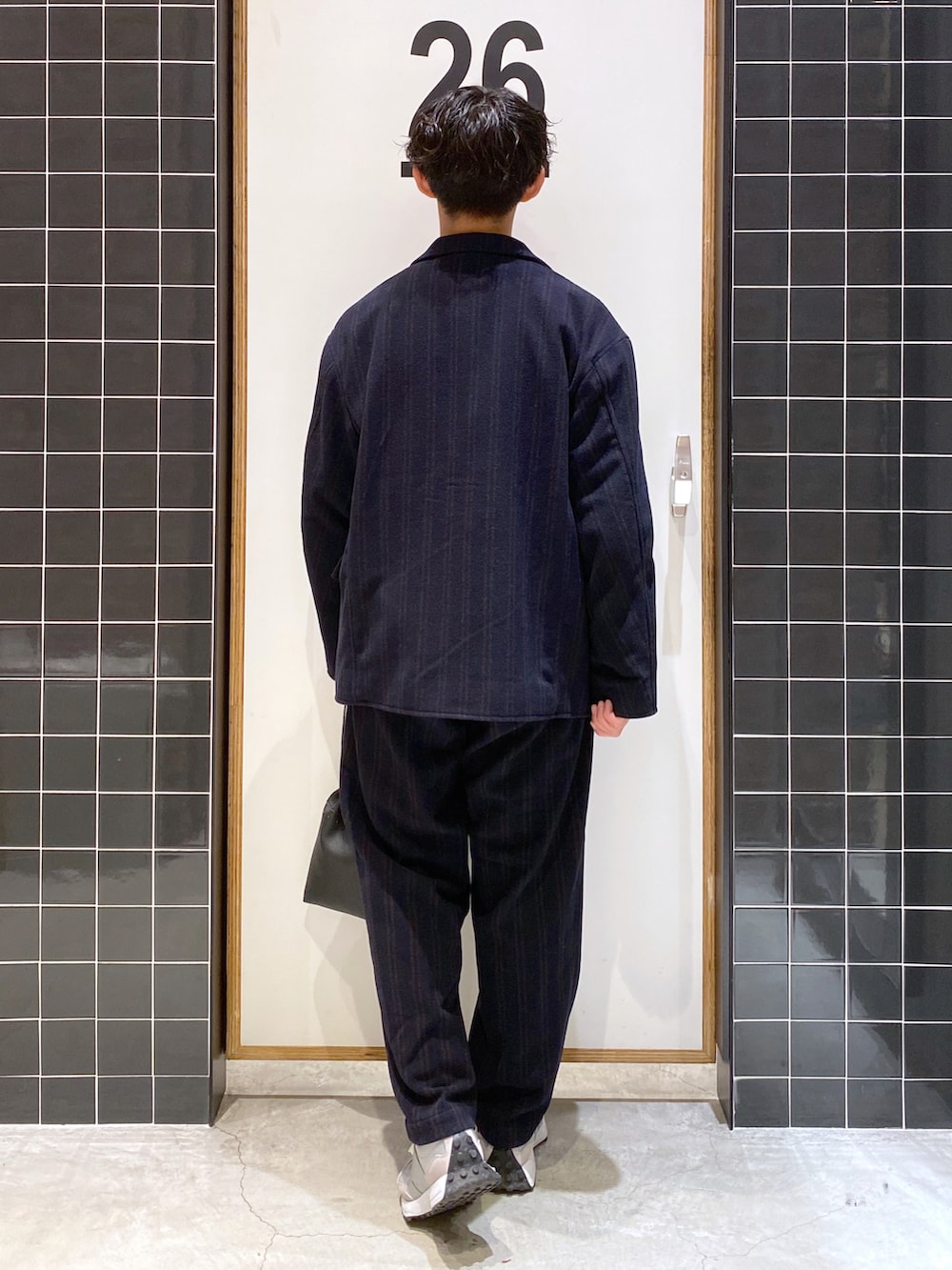 「テーラードジャケット、New Balance、ストライプ、ワイドパンツ、ストライプパンツ、マスタード、ベロア、巾着バッグ、厚底シューズ、きれいめカジュアル、ダブルジャケット、ニコアンド、ワイドスラックス、低身長コーデ、niko and ...」｜「niko and...の[セットアップ対応]エターミンダブルジャケット（テーラードジャケット、ブルー系）」を使った、ぜっきーさん（メンズ・165cm）の秋コーディネートの4枚目の写真