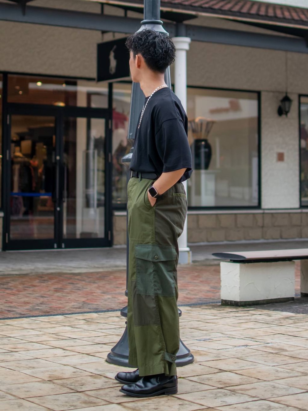 「低身長、体型カバー、ゆったり、niko and ...、Tシャツ、ワイドパンツ」｜「niko and...のUSAコットンショートスリーブTシャツ（Tシャツ/カットソー、ブラック系）」を使った、ぜっきーさん（メンズ・165cm）の夏コーディネートの3枚目の写真