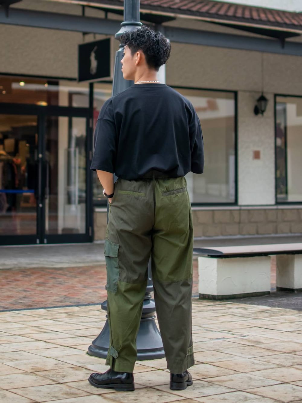 「低身長、体型カバー、ゆったり、niko and ...、Tシャツ、ワイドパンツ」｜「niko and...のUSAコットンショートスリーブTシャツ（Tシャツ/カットソー、ブラック系）」を使った、ぜっきーさん（メンズ・165cm）の夏コーディネートの4枚目の写真
