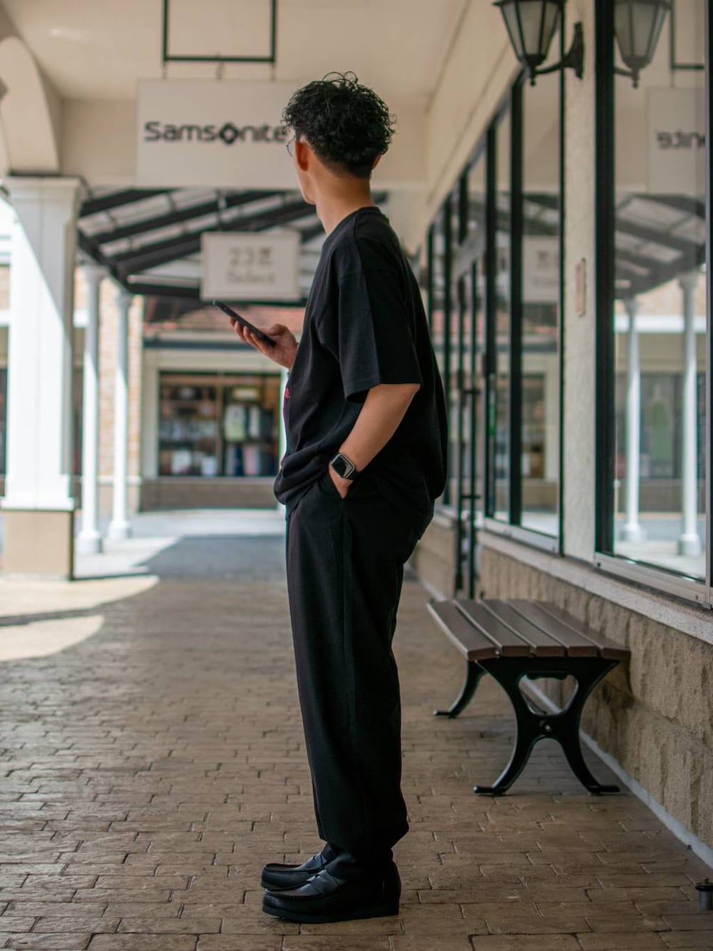 「低身長、低身長コーデ、niko and ...、ニコアンド、Tシャツ、ワイドパンツ、スラックス、シンプル、ブラックコーデ、オールブラック」｜「niko and...の【13日の金曜日】コラボアソートプリントT（Tシャツ/カットソー、ブラック系）」を使った、ぜっきーさん（メンズ・165cm）の夏コーディネートの2枚目の写真