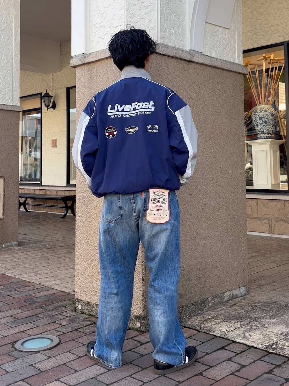 「低身長、体型カバー、ゆったり、niko and ...、ブルゾン、デニムパンツ、NKJコーデ_niko and ...」｜「niko and...の【niko and ...JEANS 2025SS】VINTAGEワイドデニム（デニムパンツ、ブルー系）」を使った、ぜっきーさん（メンズ・165cm）の春コーディネートの4枚目の写真