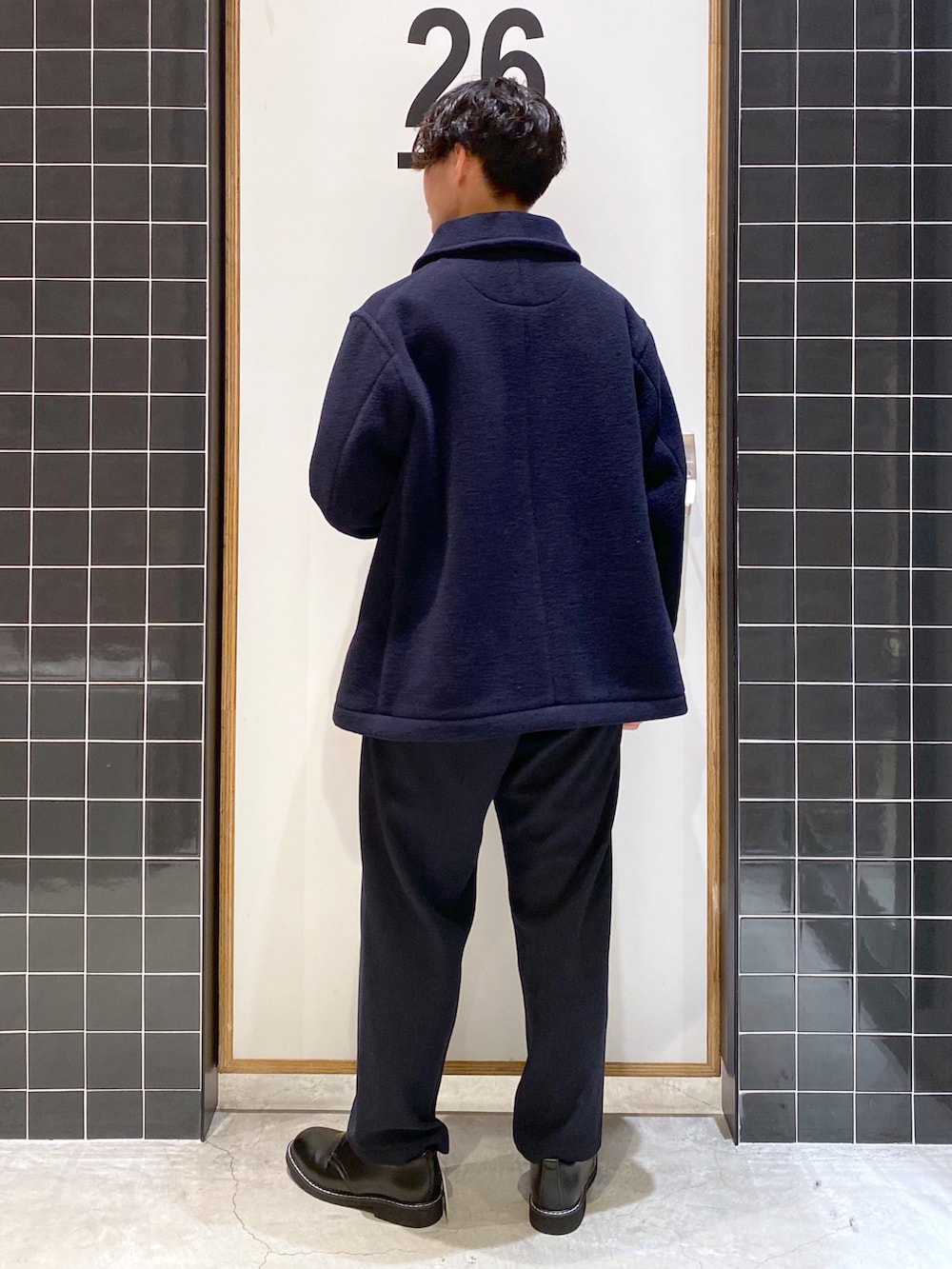 「テーパードパンツ、ジャケット、Danton、冬コーデ、ロンT、オレンジ、ワイドパンツ、革靴、きれいめカジュアル、ニコアンド、ネイビーコーデ、セットアップ風、低身長コーデ、niko and ...、オトナカジュアル」|「DANTONの【DANTON(ダントン)】ウールパイル 丸襟ジャケット(その他アウター、ブルー系)」を使った、ぜっきーさん(メンズ・165cm)の秋コーディネートの4枚目の写真