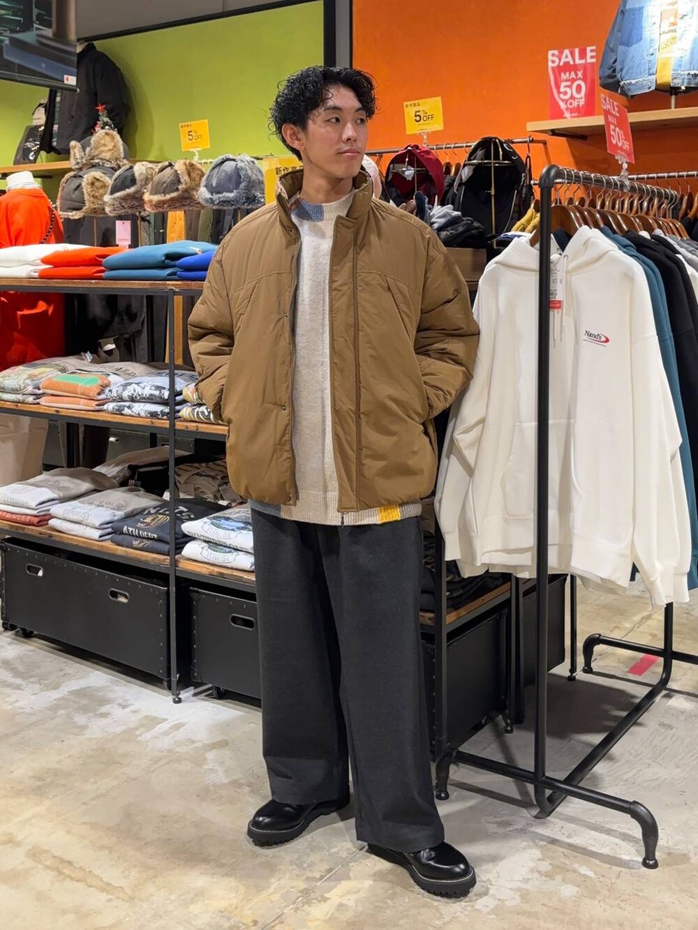 「エアサーマル、低身長、体型カバー、ゆったり、niko and ...、ブルゾン、ニット、ワイドパンツ」｜「niko and...のNEWプレーントゥシューズ（その他シューズ、ブラック系）」を使った、ぜっきーさん（メンズ・165cm）の冬コーディネートの2枚目の写真