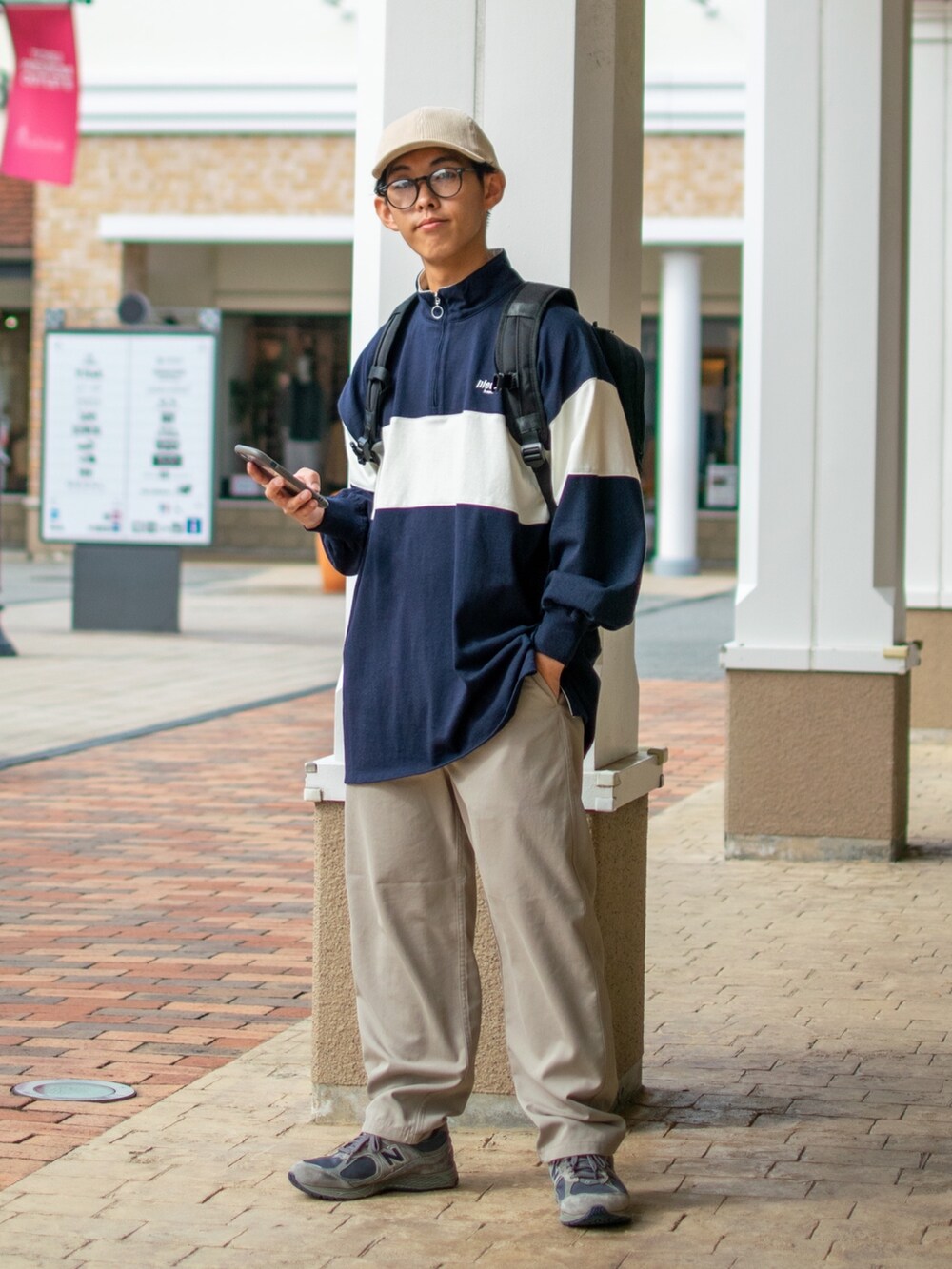 「秋服まるっと大公開、ハーフジップ、スウェット、テーパードパンツ、ワイドパンツ、スニーカー、リュック、キャップ、コーデュロイ、スポーツミックス、メガネ男子、niko and ...、ニコアンド、低身長、低身長コーデ」｜「niko and...の度詰め天竺ハーフZIP（スウェット、ブルー系）」を使った、ぜっきーさん（メンズ・165cm）の秋コーディネートの2枚目の写真