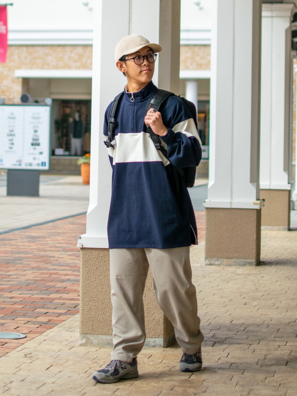 「秋服まるっと大公開、ハーフジップ、スウェット、テーパードパンツ、ワイドパンツ、スニーカー、リュック、キャップ、コーデュロイ、スポーツミックス、メガネ男子、niko and ...、ニコアンド、低身長、低身長コーデ」｜「niko and...の度詰め天竺ハーフZIP（スウェット、ブルー系）」を使った、ぜっきーさん（メンズ・165cm）の秋コーディネートの3枚目の写真