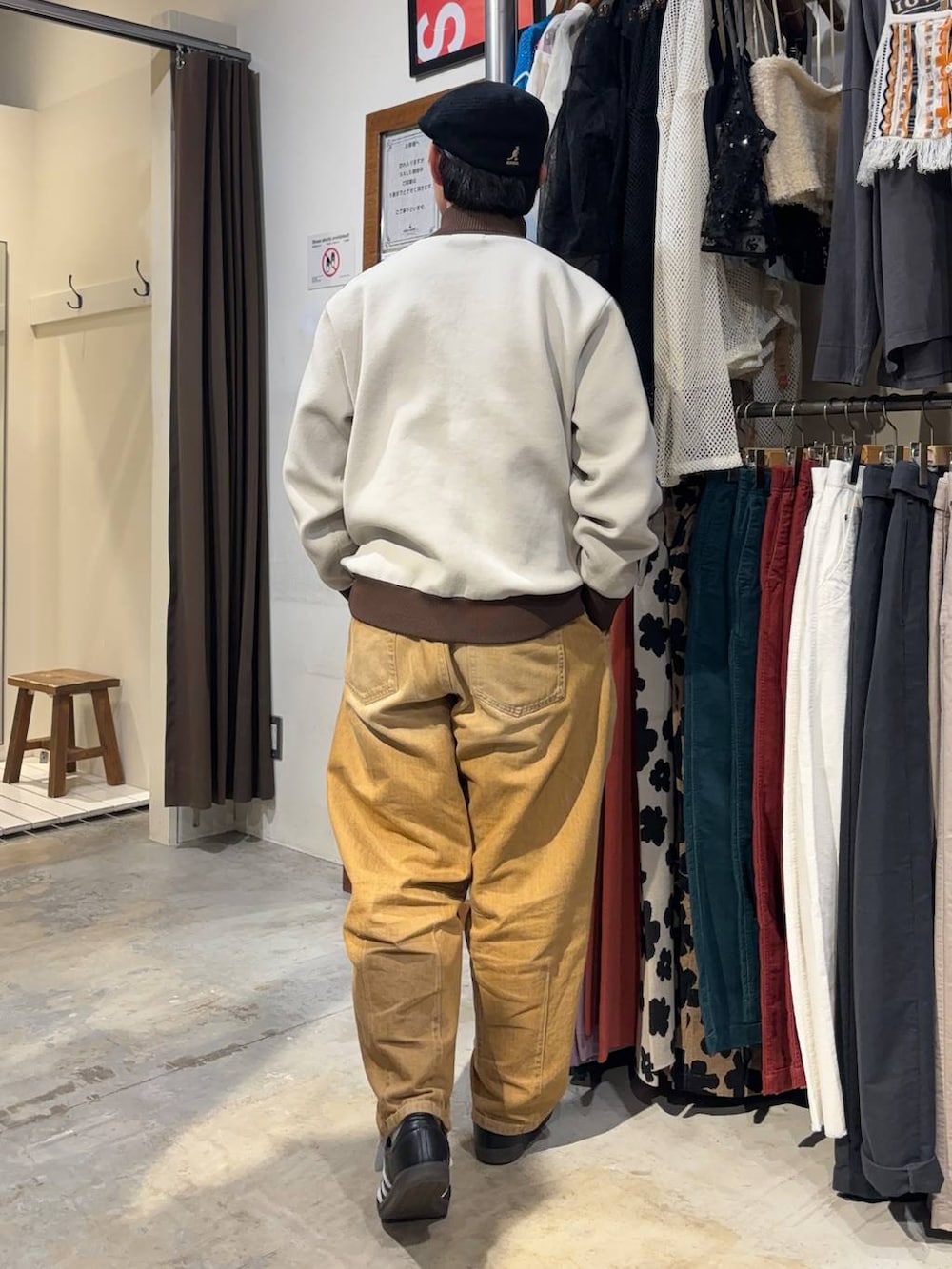 「低身長、体型カバー、ゆったり、niko and ...、トラックジャケット、ニット、カーディガン、ワイドパンツ、デニムパンツ、NKJコーデ_niko and ...」｜「niko and...の【niko and ...JEANS 2025SS】バレルレッグデニムパンツ（デニムパンツ、ブラウン系）」を使った、ぜっきーさん（メンズ・165cm）の春コーディネートの3枚目の写真
