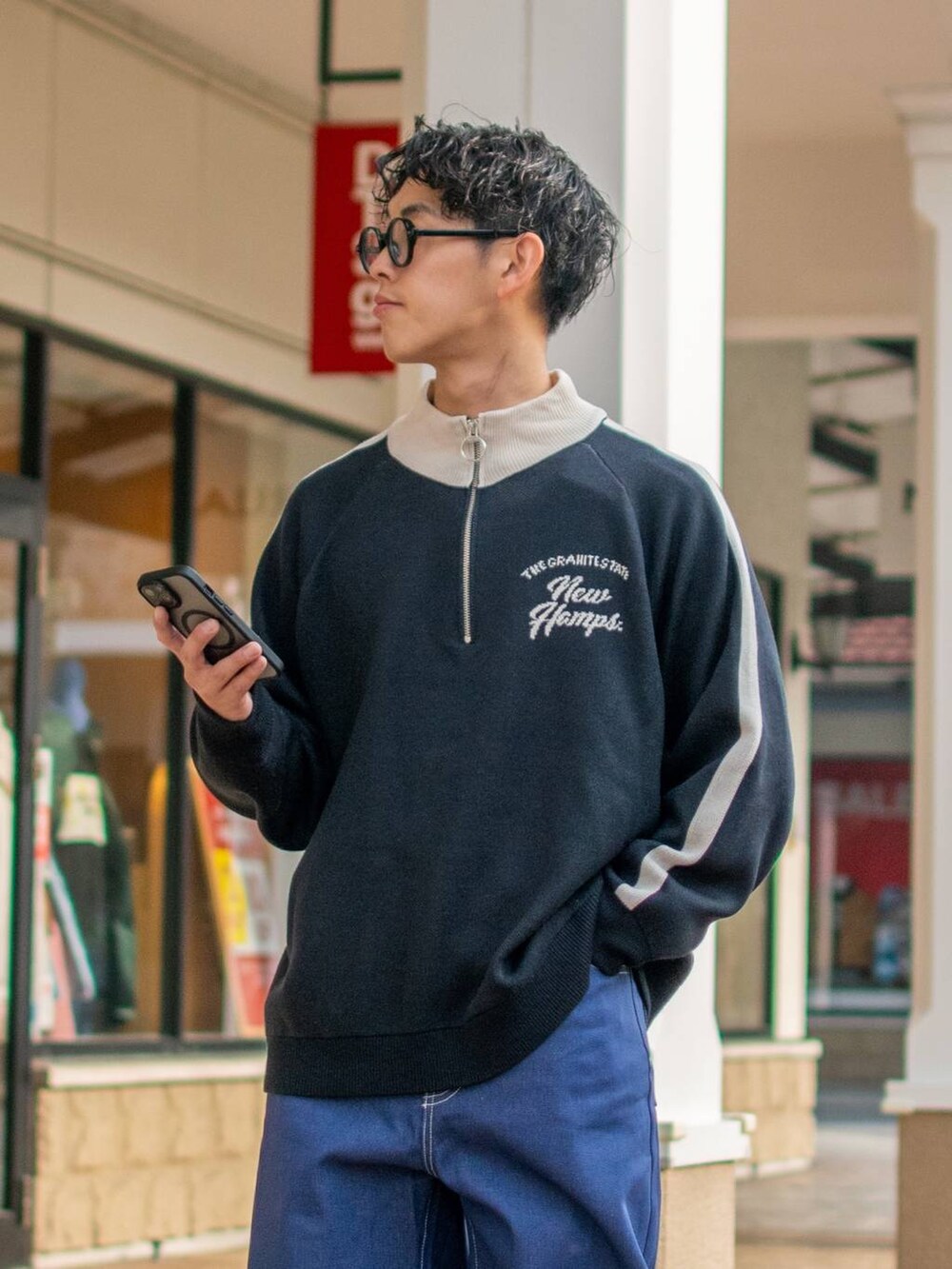 「低身長、低身長コーデ、niko and ...、ニコアンド、ニット、ワイドパンツ、デニムパンツ、ワイドデニム、スニーカー」｜「niko and...のカーブデザインデニムパンツ（デニムパンツ、ブルー系）」を使った、ぜっきーさん（メンズ・165cm）の冬コーディネートの5枚目の写真