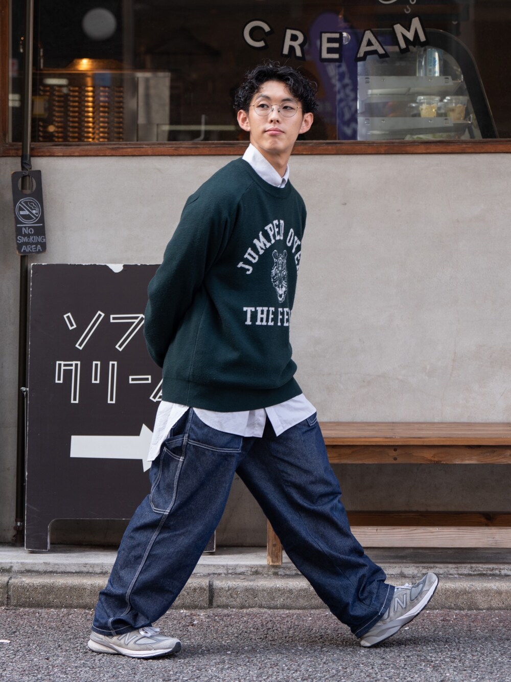 「秋服まるっと大公開、シンプルコーデ、お出かけコーデ、ニット、デザインニット、グリーンニット、ワイドパンツ、デニム、ペインターパンツ、メガネ男子、低身長、低身長コーデ、niko and ...、ニコアンド、重ね着ベストシーズン」｜「niko and...のアニマルダブルジャガードニット（ニット/セーター、グリーン系）」を使った、ぜっきーさん（メンズ・165cm）の秋コーディネートの3枚目の写真