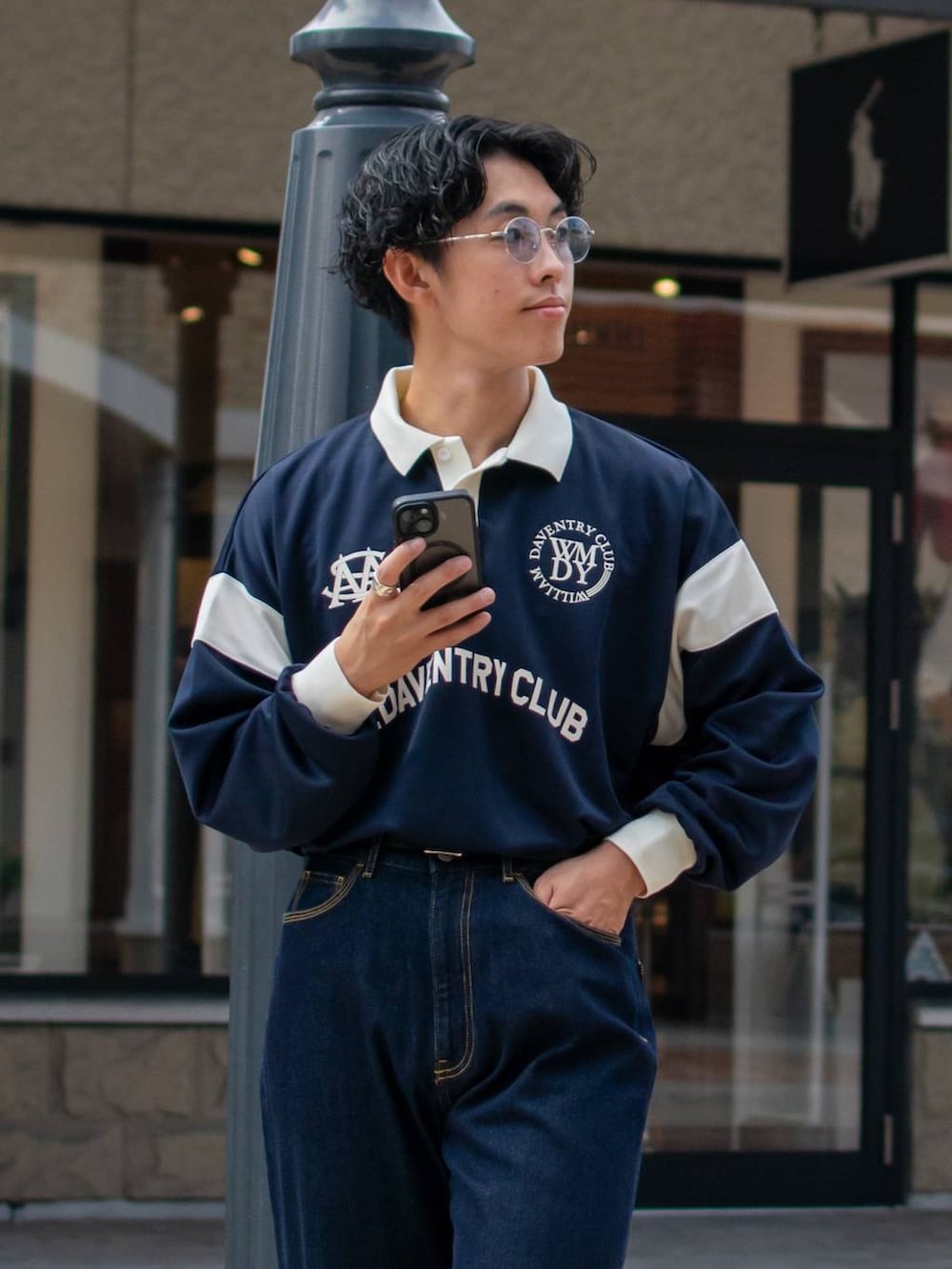 「低身長、体型カバー、ゆったり、niko and ...、ポロシャツ、ワイドパンツ、デニムパンツ、NKJコーデ_niko and ...」｜「niko and...の細リムカラーサングラス（サングラス、その他）」を使った、ぜっきーさん（メンズ・165cm）の夏コーディネートの5枚目の写真