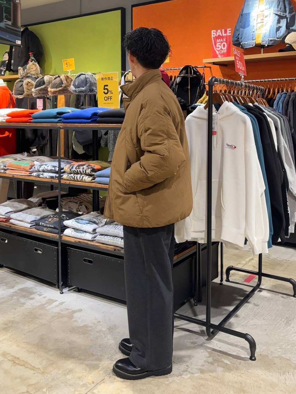 「エアサーマル、低身長、体型カバー、ゆったり、niko and ...、ブルゾン、ニット、ワイドパンツ」｜「niko and...のNEWプレーントゥシューズ（その他シューズ、ブラック系）」を使った、ぜっきーさん（メンズ・165cm）の冬コーディネートの3枚目の写真
