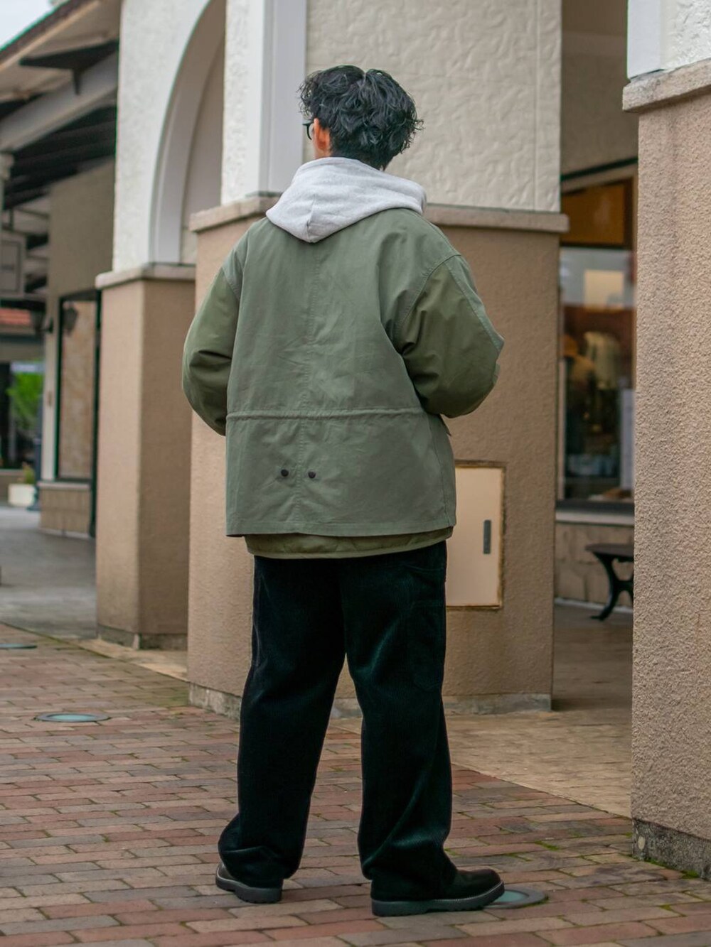 「低身長、体型カバー、ゆったり、niko and ...、モッズコート、アウター、パーカー、スウェット、ワイドパンツ」｜「niko and...の16/-OE USA COTTON BIG PARKA　/ USAコットン裏毛フードパーカー（パーカー、グレー系）」を使った、ぜっきーさん（メンズ・165cm）の秋コーディネートの4枚目の写真