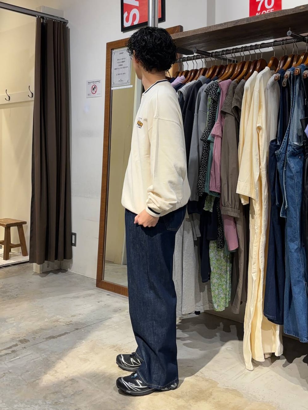 「低身長、体型カバー、ゆったり、niko and ...、スウェット、ワイドパンツ、デニムパンツ、NKJコーデ_niko and ...」｜「niko and...の【niko and ...JEANS 2025SS】ワイド5ポケットデニムパンツ（デニムパンツ、ブルー系）」を使った、ぜっきーさん（メンズ・165cm）の春コーディネートの2枚目の写真