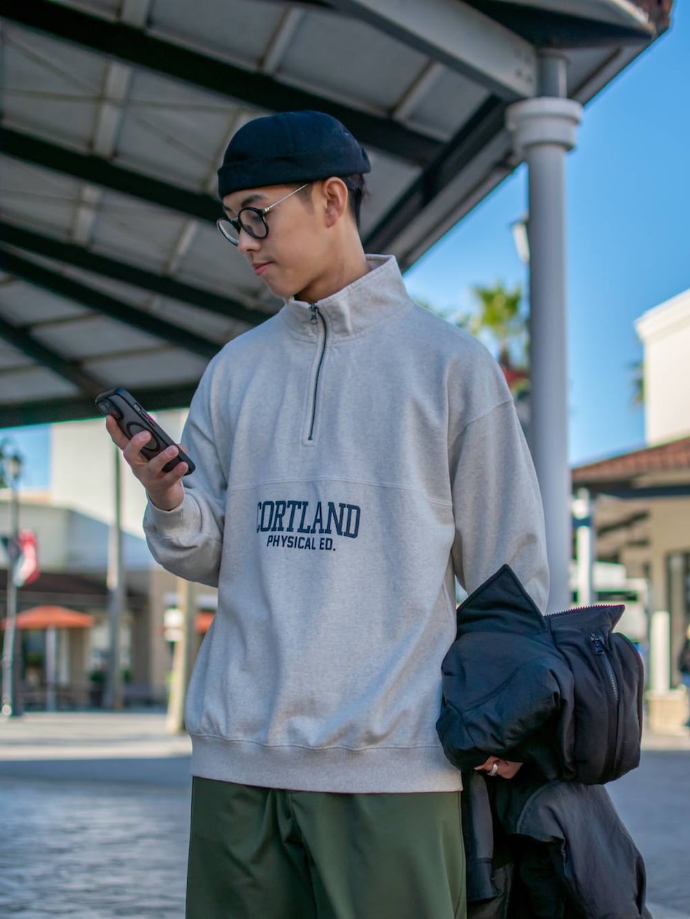 「低身長、低身長コーデ、niko and ...、ニコアンド、新星WEARISTAにエントリー、WEARyouthコーデ、冬アウター、冬コーデ、モンスターパーカー、ブルゾン、スウェット、ワイドパンツ、キャップ、カーキパンツ、お出かけコーデ」｜「niko and...の【ALLIED(アライド)】モンスターブルゾン（ブルゾン、その他）」を使った、ぜっきーさん（メンズ・165cm）の冬コーディネートの7枚目の写真
