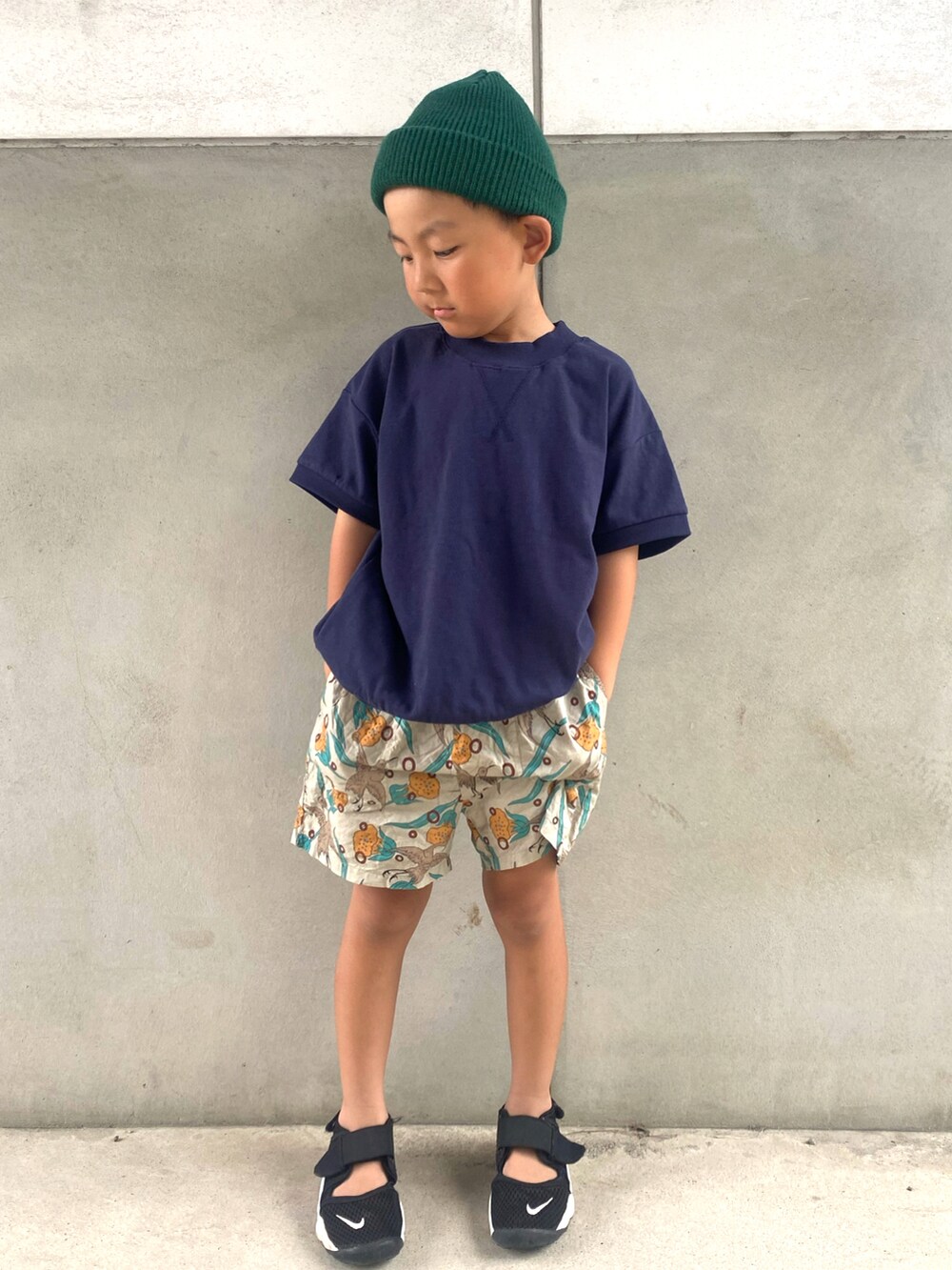 「バックプリント、ハーフパンツ、柄パンツ、ニット帽、ビーニー、プチプラ、夏コーデ、夏だ！Tシャツ着よう！、休日スタイル、エアリフト、ナイキ」｜「LOWRYS FARMのＵＳＡフロッキープリントＳＳ　960785（Tシャツ/カットソー、ブルー系）」を使った、m & s & nさん（キッズ・120cm）の夏コーディネートの3枚目の写真