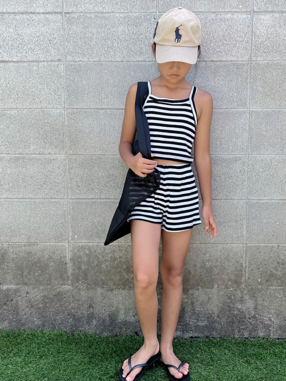 「カジュアルコーデ、セットアップ、ボーダー、キャップ、メッシュバッグ、ビーチサンダル、ZARA、Ralph Lauren、THE NORTH FACE、havaianas」｜「POLO RALPH LAUREN CHILDRENSWEARのBig Pony チノ ベースボール キャップ（キャップ、ブラウン系）」を使った、RiRiKaさん（キッズ・140cm）の夏コーディネートの2枚目の写真