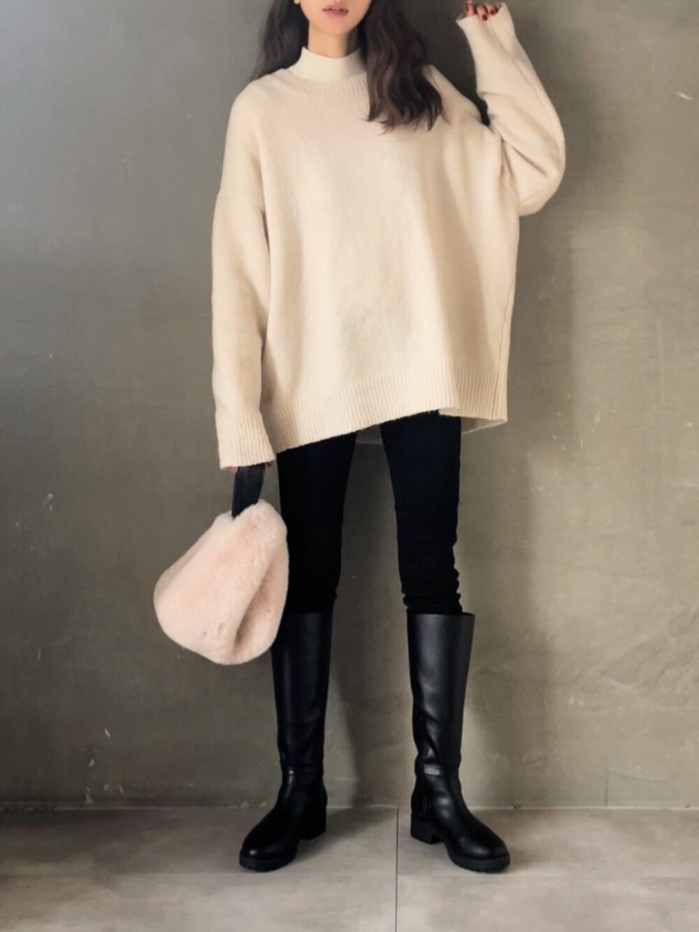 「ANGIE VINTAGE、冬コーデ、パンツスタイル、休日スタイル、あったかコーデ、ロングブーツ、私の推しブランド、ダウンジャケット、ファー小物、高身長女子、スキニーデニム、UNIQLO」｜「UNE MANSIONのマフラーダックダウンジャケット（ダウンジャケット/コート、ベージュ系）」を使った、micoronさん（レディース・167cm）の冬コーディネートの3枚目の写真