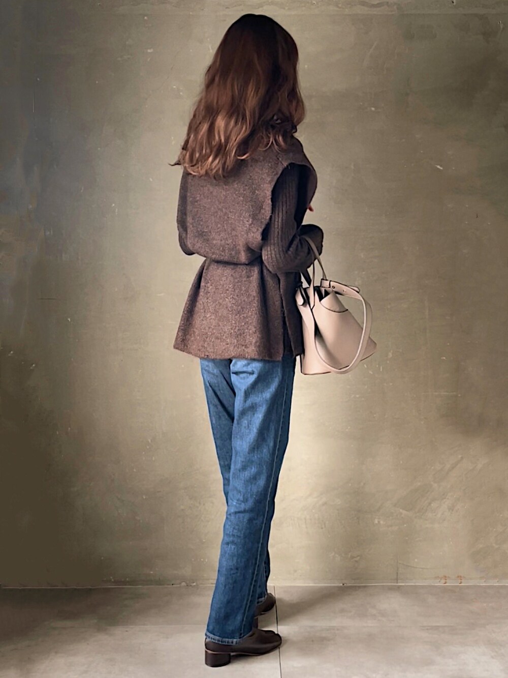 「デニム、ブーツ、UNIQLO、冬コーデ、レイヤードスタイル、タートルネック、ロングコート、休日スタイル、ブラウン、ウィッグ、パンツスタイル、エレガント、高身長女子、足袋ブーツ」|「ISOOKのhand made Oatmealウールロングコート(その他アウター、ベージュ系)」を使った、micoronさん(レディース・167cm)の秋コーディネートの3枚目の写真