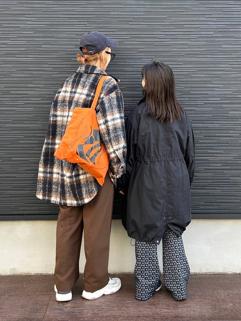 「LOWRYS FARM、ママコーデ、女子ウケ、個性派、差し色コーデ、冬コーデ、ローリーズスタイル_LOWRYS FARM、公認インフルエンサー_LOWRYS FARM、大人女子カジュアル_LOWRYS FARM、カジュアル、メガネ、着痩せ・細見え、親子コーデ、リンクコーデ、ニット」｜「LOWRYS FARMの３ＷＡＹモッズコート　343112（モッズコート、ブラック系）」を使った、milkさん（レディース・160cm）の秋コーディネートの4枚目の写真