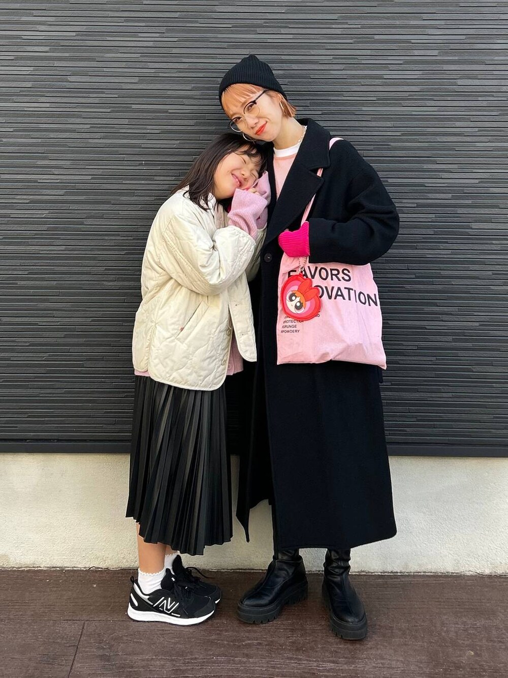 「女子ウケ、個性派、差し色コーデ、ママコーデ、冬コーデ、ローリーズスタイル_LOWRYS FARM、公認インフルエンサー_LOWRYS FARM、大人女子カジュアル_LOWRYS FARM、カジュアル、LOWRYS FARM、着痩せ・細見え、ニット帽」|「LOWRYS FARMのストレッチロングブーツ 163867(ブーツ、ブラック系)」を使った、milkさん(レディース・160cm)の冬コーディネートの3枚目の写真