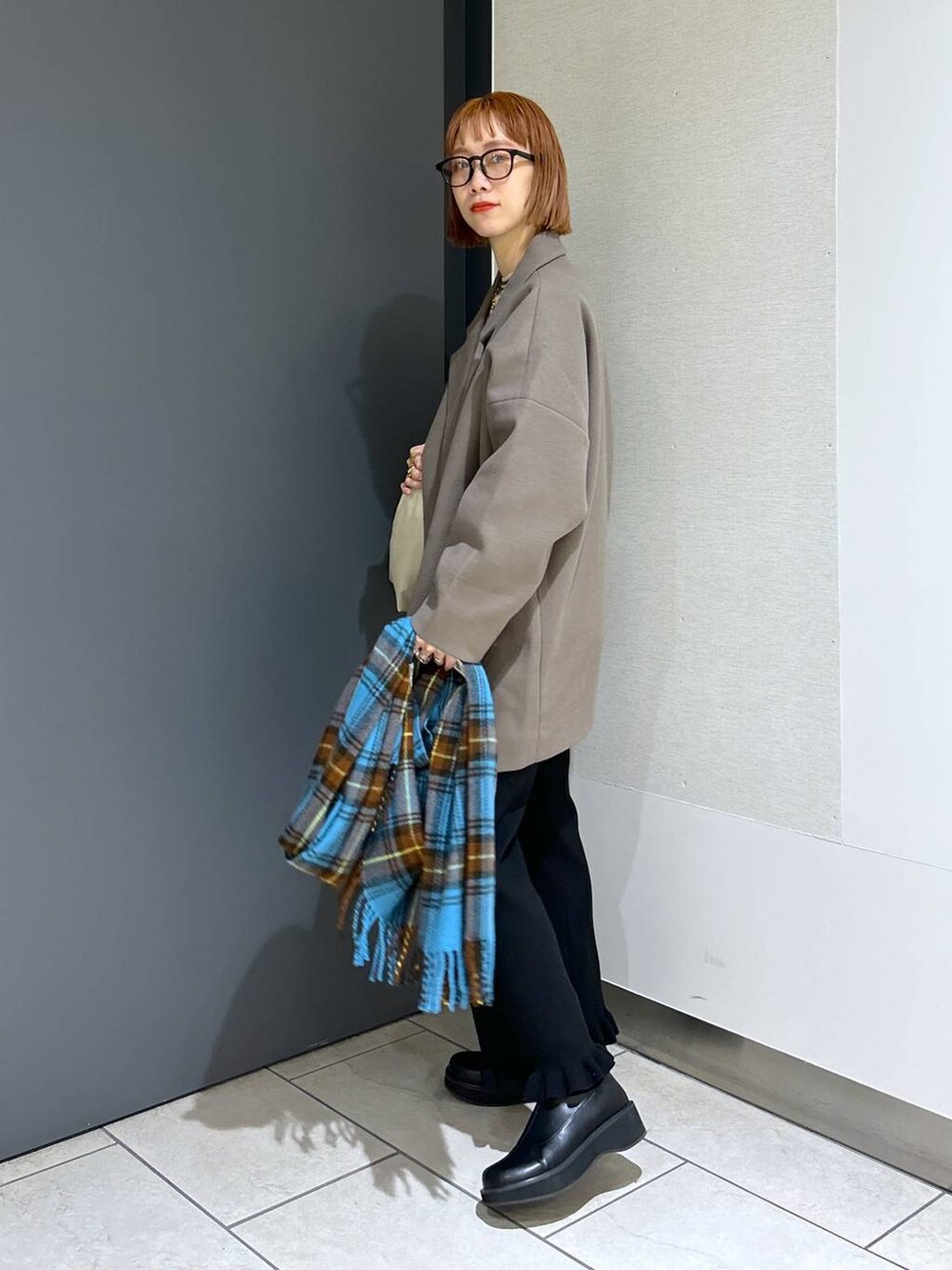 「着痩せ・細見え、メガネ、女子ウケ、個性派、差し色コーデ、ママコーデ、ローリーズスタイル_LOWRYS FARM、カジュアル、秋コーデ、きれいめ、公認インフルエンサー_LOWRYS FARM、大人女子カジュアル_LOWRYS FARM、LOWRYS FARM、アウター、ジャケット」｜「LOWRYS FARMのＧＬＡＳＳＥＳ２　182184（メガネ、その他）」を使った、milkさん（レディース・160cm）の秋コーディネートの8枚目の写真