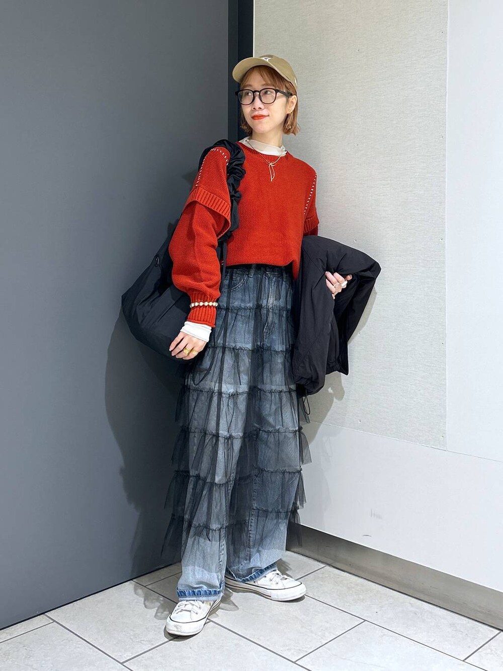 「女子ウケ、個性派、差し色コーデ、ママコーデ、冬コーデ、ローリーズスタイル_LOWRYS FARM、公認インフルエンサー_LOWRYS FARM、大人女子カジュアル_LOWRYS FARM、カジュアル、メガネ、LOWRYS FARM、着痩せ・細見え、アウター、ニット、デニムパンツ」|「LOWRYS FARMのGLASSES2 182184(メガネ、その他)」を使った、milkさん(レディース・160cm)の秋コーディネートの6枚目の写真