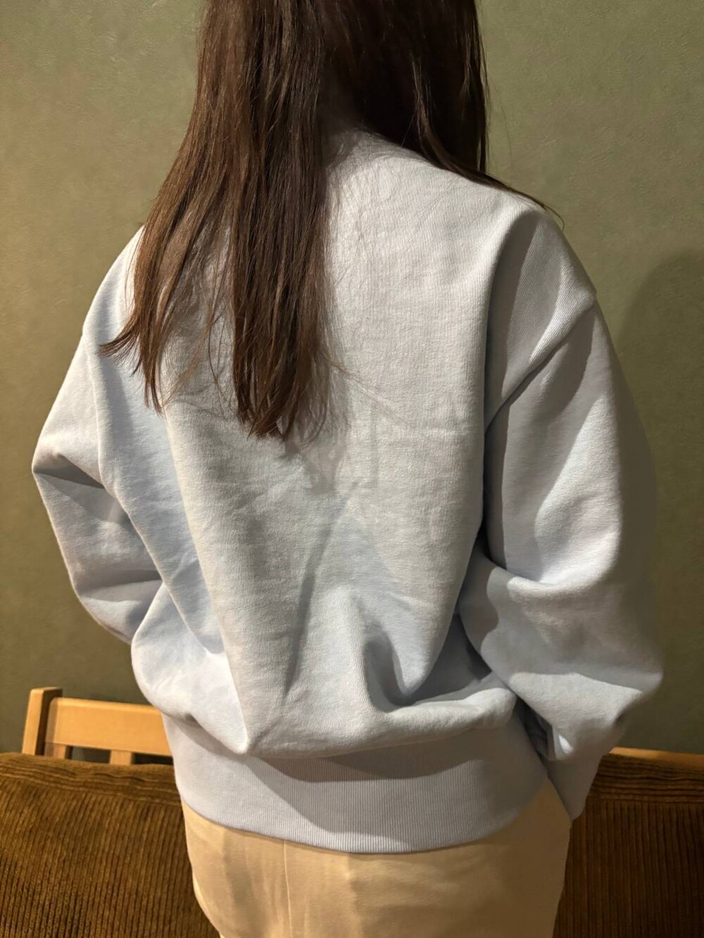 「ジュニア/ティーンズ、親子コーデ、女子ウケ、個性派、差し色コーデ、ママコーデ、冬コーデ、ローリーズスタイル_LOWRYS FARM、公認インフルエンサー_LOWRYS FARM、大人女子カジュアル_LOWRYS FARM、カジュアル、メガネ、LOWRYS FARM、着痩せ・細見え、秋冬新作」｜「LOWRYS FARMのprinceハーフＺＩＰプルオーバー　290633（スウェット、ブルー系）」を使った、milkさん（キッズ・150cm）の冬コーディネートの3枚目の写真