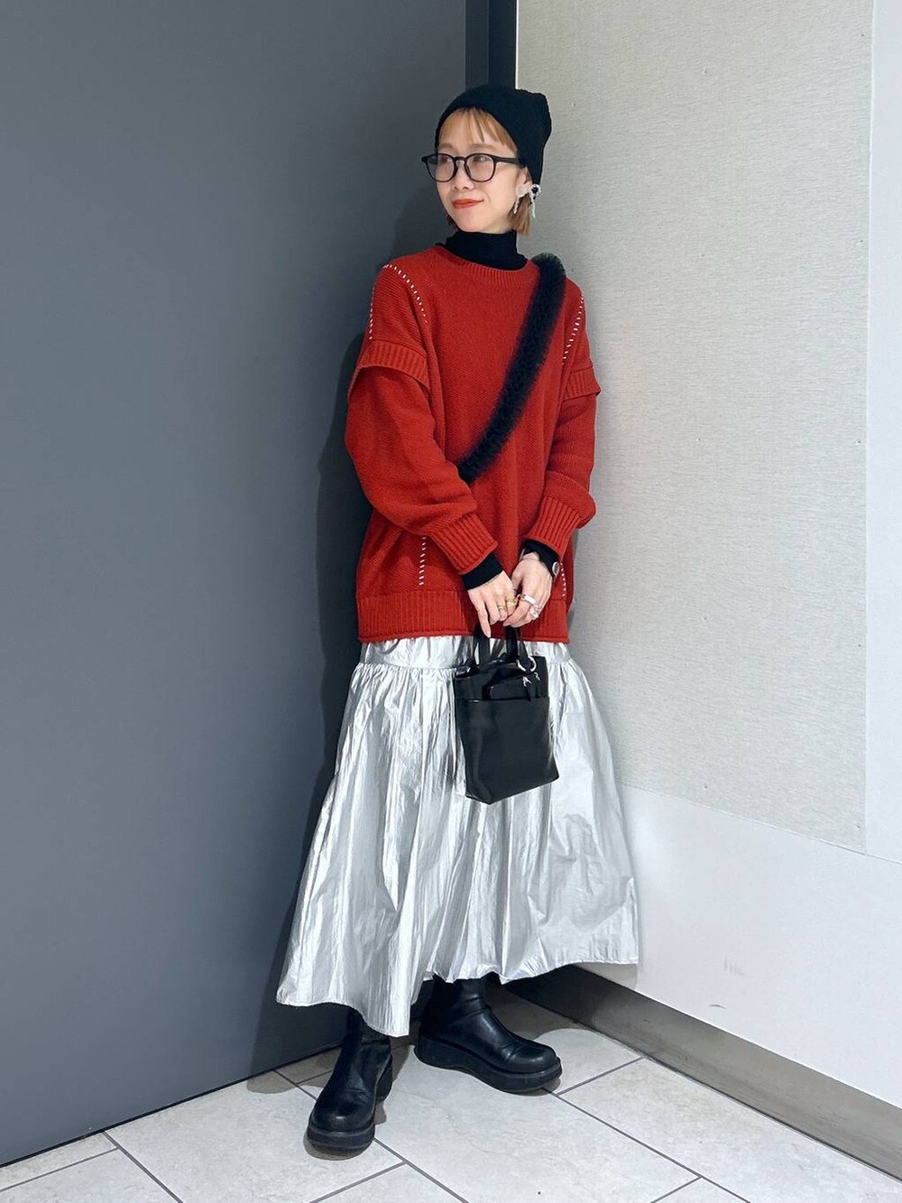 「女子ウケ、LOWRYS FARM、個性派、差し色コーデ、ローリーズスタイル_LOWRYS FARM、公認インフルエンサー_LOWRYS FARM、大人女子カジュアル_LOWRYS FARM、カジュアル、メガネ、着痩せ・細見え、ニット、クリスマス、スカート、ロングスカート、ブーツ」|「LOWRYS FARMのGLASSES2 182184(メガネ、その他)」を使った、milkさん(レディース・160cm)の冬コーディネートの5枚目の写真