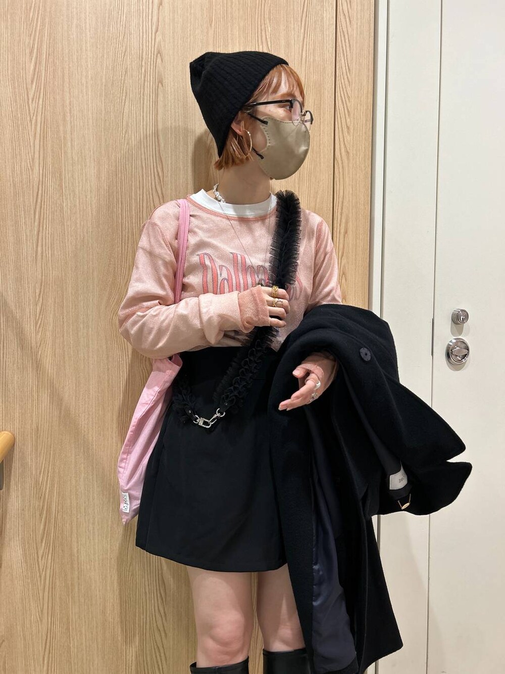 「女子ウケ、個性派、差し色コーデ、ママコーデ、冬コーデ、ローリーズスタイル_LOWRYS FARM、公認インフルエンサー_LOWRYS FARM、大人女子カジュアル_LOWRYS FARM、カジュアル、LOWRYS FARM、着痩せ・細見え、ニット帽」|「LOWRYS FARMのストレッチロングブーツ 163867(ブーツ、ブラック系)」を使った、milkさん(レディース・160cm)の冬コーディネートの5枚目の写真
