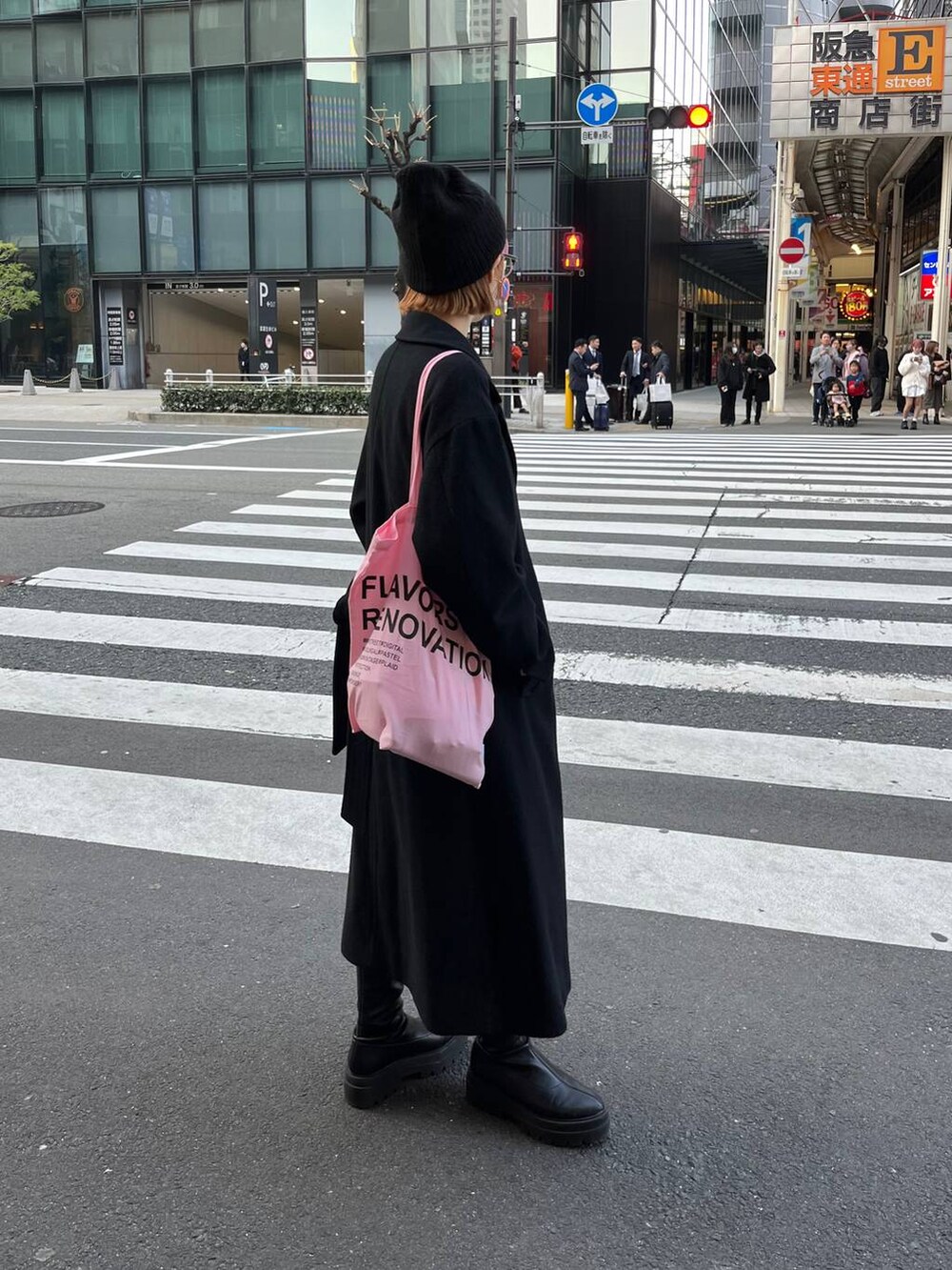 「女子ウケ、個性派、差し色コーデ、ママコーデ、冬コーデ、ローリーズスタイル_LOWRYS FARM、公認インフルエンサー_LOWRYS FARM、大人女子カジュアル_LOWRYS FARM、カジュアル、LOWRYS FARM、着痩せ・細見え、ニット帽」|「LOWRYS FARMのストレッチロングブーツ 163867(ブーツ、ブラック系)」を使った、milkさん(レディース・160cm)の冬コーディネートの7枚目の写真