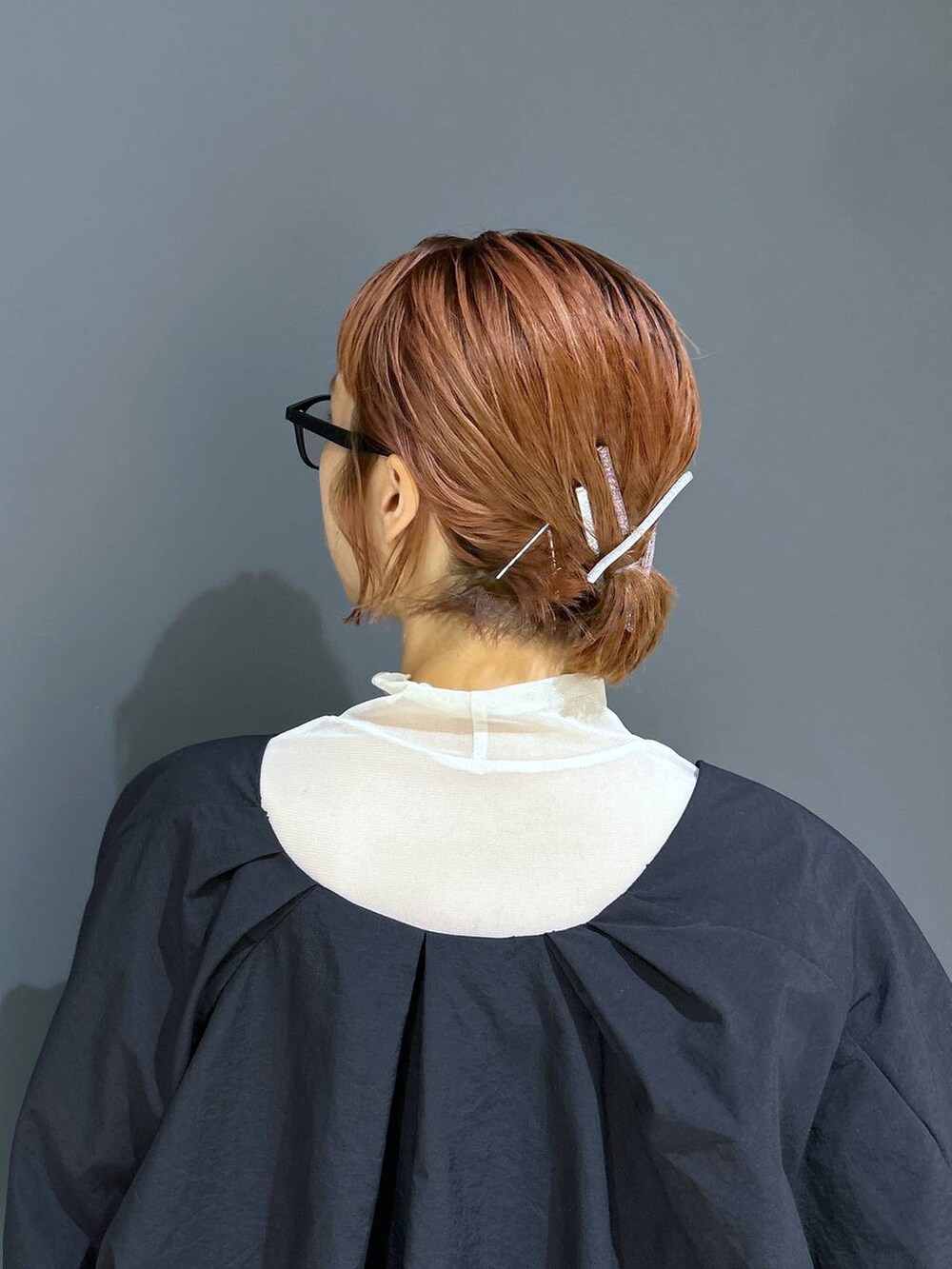 「女子ウケ、個性派、ママコーデ、ローリーズスタイル_LOWRYS FARM、公認インフルエンサー_LOWRYS FARM、大人女子カジュアル_LOWRYS FARM、カジュアル、LOWRYS FARM、ヘアアクセサリー」｜「Me%の☆10本セット☆10Pセットピン（ヘアピン、グレー系）」を使った、milkさん（レディース・160cm）の秋コーディネートの2枚目の写真