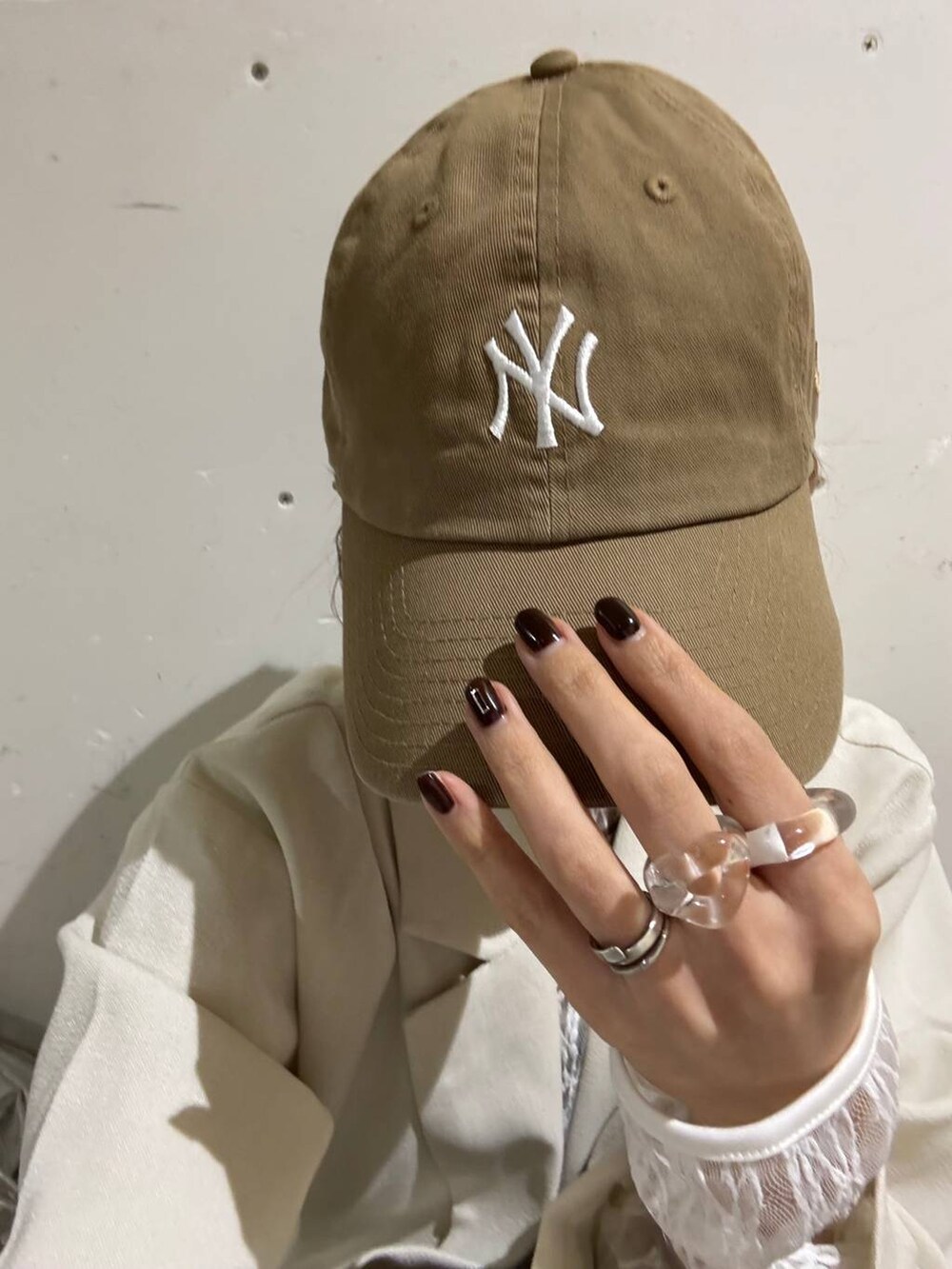 「女子ウケ、個性派、差し色コーデ、ママコーデ、春コーデ、ローリーズスタイル_LOWRYS FARM、LOWRYS FARM、着痩せ・細見え、公認インフルエンサー_LOWRYS FARM、大人女子カジュアル_LOWRYS FARM、カジュアル、メガネ、ジャケット、ジャケットスタイル、ワイドパンツ」｜「LOWRYS FARMのホップサックダブルジャケット 243336（テーラードジャケット、ホワイト系）」を使った、milkさん（レディース・160cm）の春コーディネートの9枚目の写真