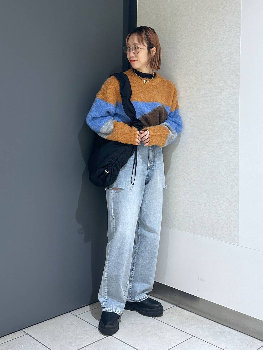 「秋コーデ、ローリーズスタイル_LOWRYS FARM、公認インフルエンサー_LOWRYS FARM、大人女子カジュアル_LOWRYS FARM、カジュアル、メガネ、LOWRYS FARM、着痩せ・細見え、アウター、デニムパンツ、スカート、ロングスカート、ニット、女子ウケ、個性派」|「LOWRYS FARMのGLASSES2 182184(メガネ、その他)」を使った、milkさん(レディース・160cm)の秋コーディネートの9枚目の写真
