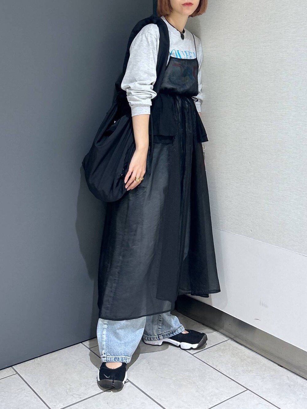 「女子ウケ、個性派、LOWRYS FARM、公認インフルエンサー_LOWRYS FARM、大人女子カジュアル_LOWRYS FARM、ローリーズスタイル_LOWRYS FARM、ママコーデ、カジュアル、メガネ、着痩せ・細見え、キャミワンピース、ロンT、デニムパンツ、ショルダーバッグ、夏コーデ」|「LOWRYS FARMのGLASSES2 182184(メガネ、その他)」を使った、milkさん(レディース・160cm)の夏コーディネートの3枚目の写真