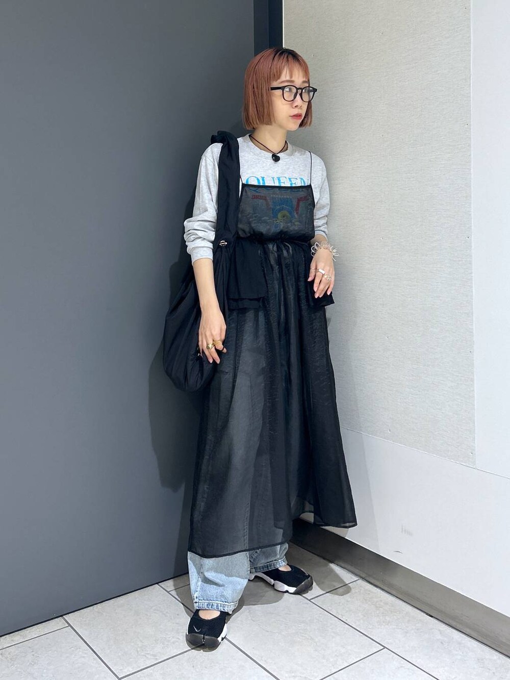 「女子ウケ、個性派、LOWRYS FARM、公認インフルエンサー_LOWRYS FARM、大人女子カジュアル_LOWRYS FARM、ローリーズスタイル_LOWRYS FARM、ママコーデ、カジュアル、メガネ、着痩せ・細見え、キャミワンピース、ロンT、デニムパンツ、ショルダーバッグ、夏コーデ」|「LOWRYS FARMのGLASSES2 182184(メガネ、その他)」を使った、milkさん(レディース・160cm)の夏コーディネートの8枚目の写真