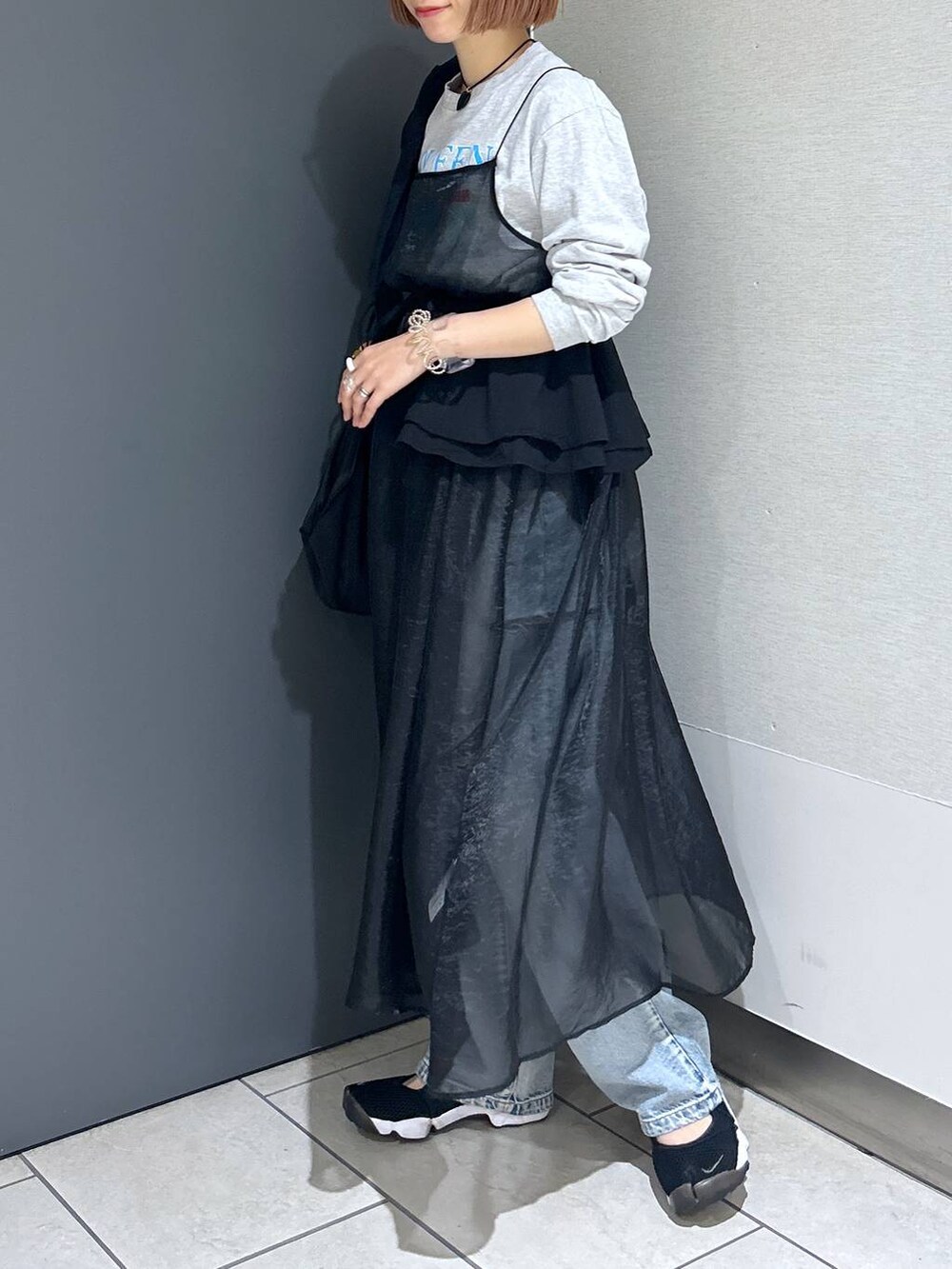 「女子ウケ、個性派、LOWRYS FARM、公認インフルエンサー_LOWRYS FARM、大人女子カジュアル_LOWRYS FARM、ローリーズスタイル_LOWRYS FARM、ママコーデ、カジュアル、メガネ、着痩せ・細見え、キャミワンピース、ロンT、デニムパンツ、ショルダーバッグ、夏コーデ」|「LOWRYS FARMのGLASSES2 182184(メガネ、その他)」を使った、milkさん(レディース・160cm)の夏コーディネートの6枚目の写真