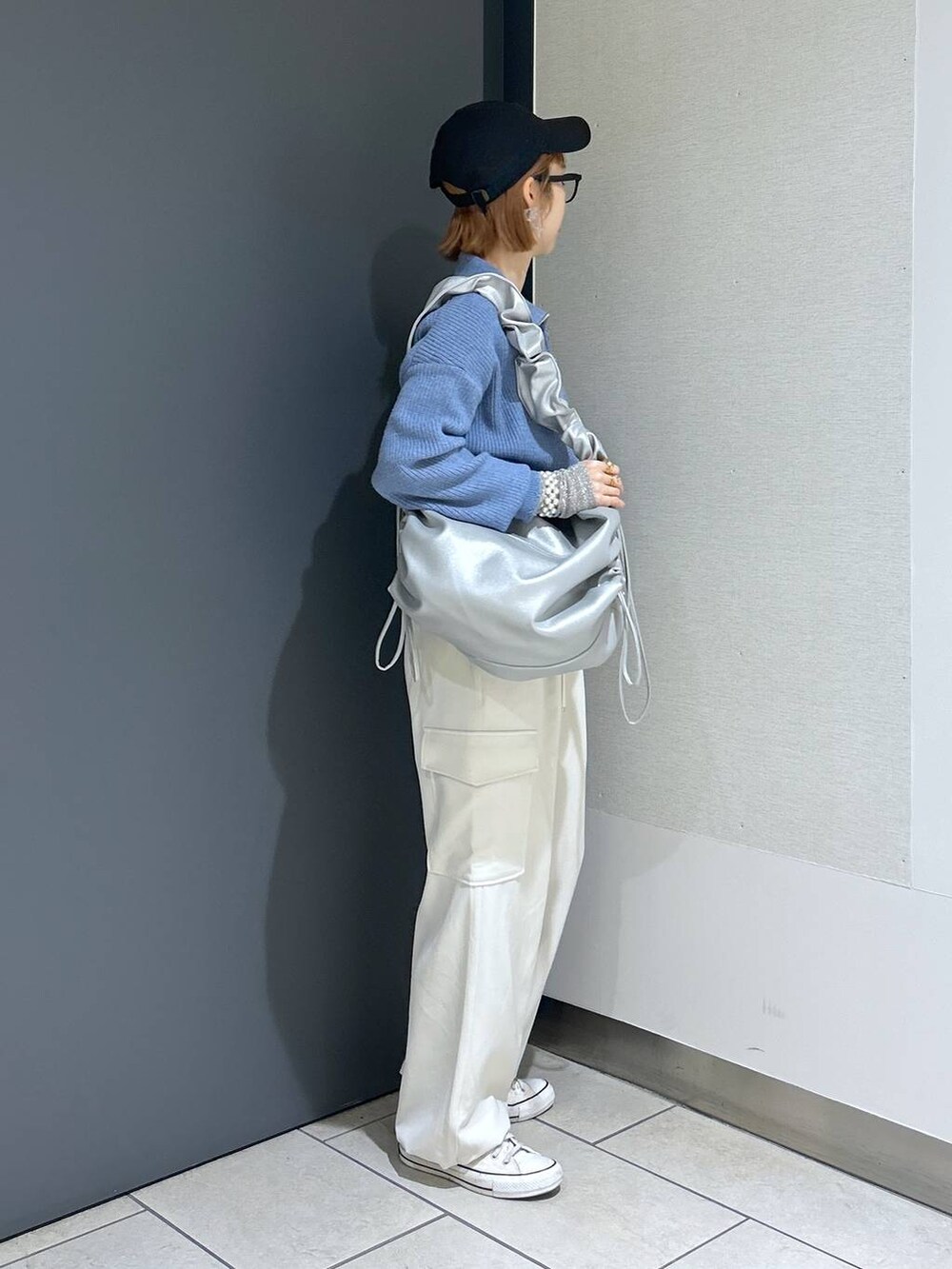 「ママコーデ、LOWRYS FARM、着痩せ・細見え、女子ウケ、個性派、差し色コーデ、冬コーデ、ローリーズスタイル_LOWRYS FARM、公認インフルエンサー_LOWRYS FARM、メガネ、アウター、大人女子カジュアル_LOWRYS FARM、カジュアル」|「LOWRYS FARMのGLASSES2 182184(メガネ、その他)」を使った、milkさん(レディース・160cm)の冬コーディネートの6枚目の写真