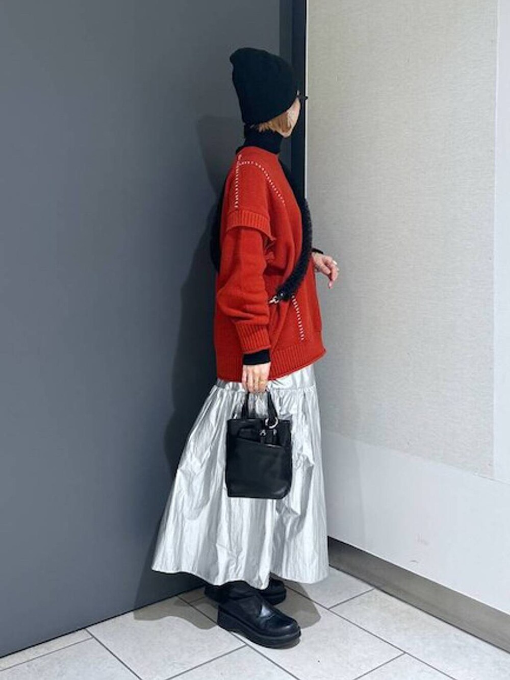 「女子ウケ、LOWRYS FARM、個性派、差し色コーデ、ローリーズスタイル_LOWRYS FARM、公認インフルエンサー_LOWRYS FARM、大人女子カジュアル_LOWRYS FARM、カジュアル、メガネ、着痩せ・細見え、ニット、クリスマス、スカート、ロングスカート、ブーツ」|「LOWRYS FARMのGLASSES2 182184(メガネ、その他)」を使った、milkさん(レディース・160cm)の冬コーディネートの4枚目の写真